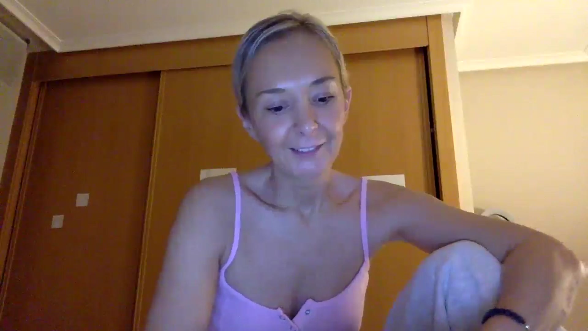 Gallery image thumbnail from Aimee_Angel's myfreecams stream on, 11/30/2024, 22:48 image 16 of 20