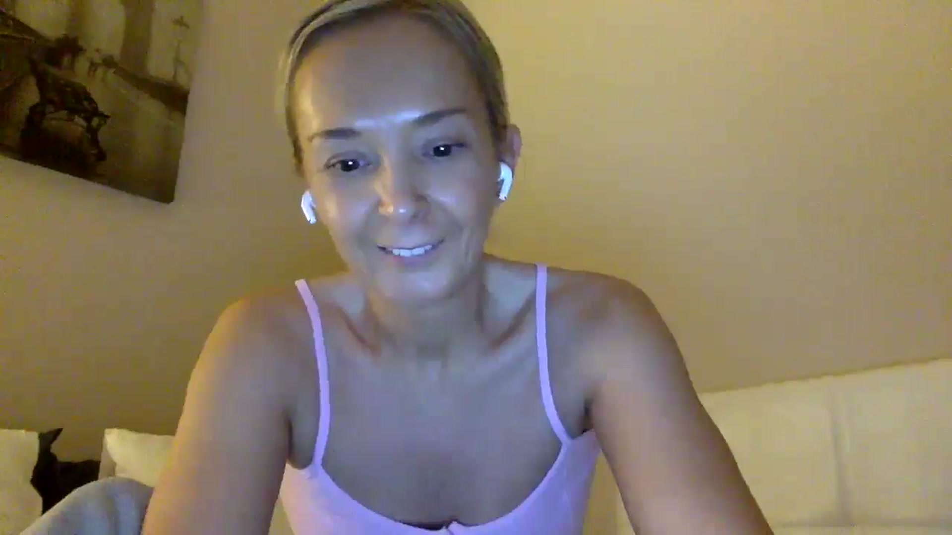 Gallery image thumbnail from Aimee_Angel's myfreecams stream on, 12/05/2024, 22:31 image 18 of 20