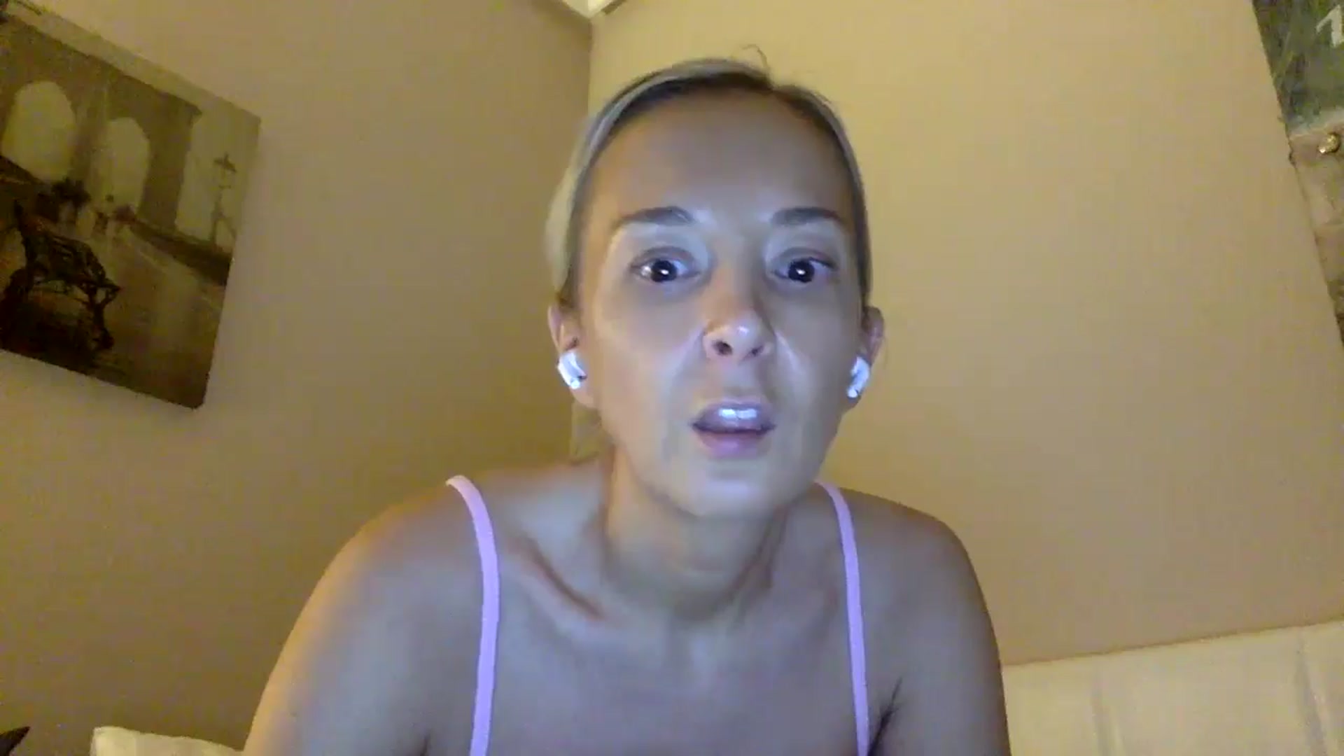 Gallery image thumbnail from Aimee_Angel's myfreecams stream on, 12/05/2024, 22:31 image 15 of 20