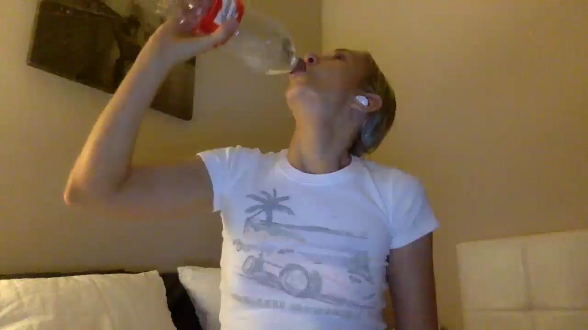 Gallery image thumbnail from Aimee_Angel's myfreecams stream on, 12/08/2024, 18:38 image 18 of 20