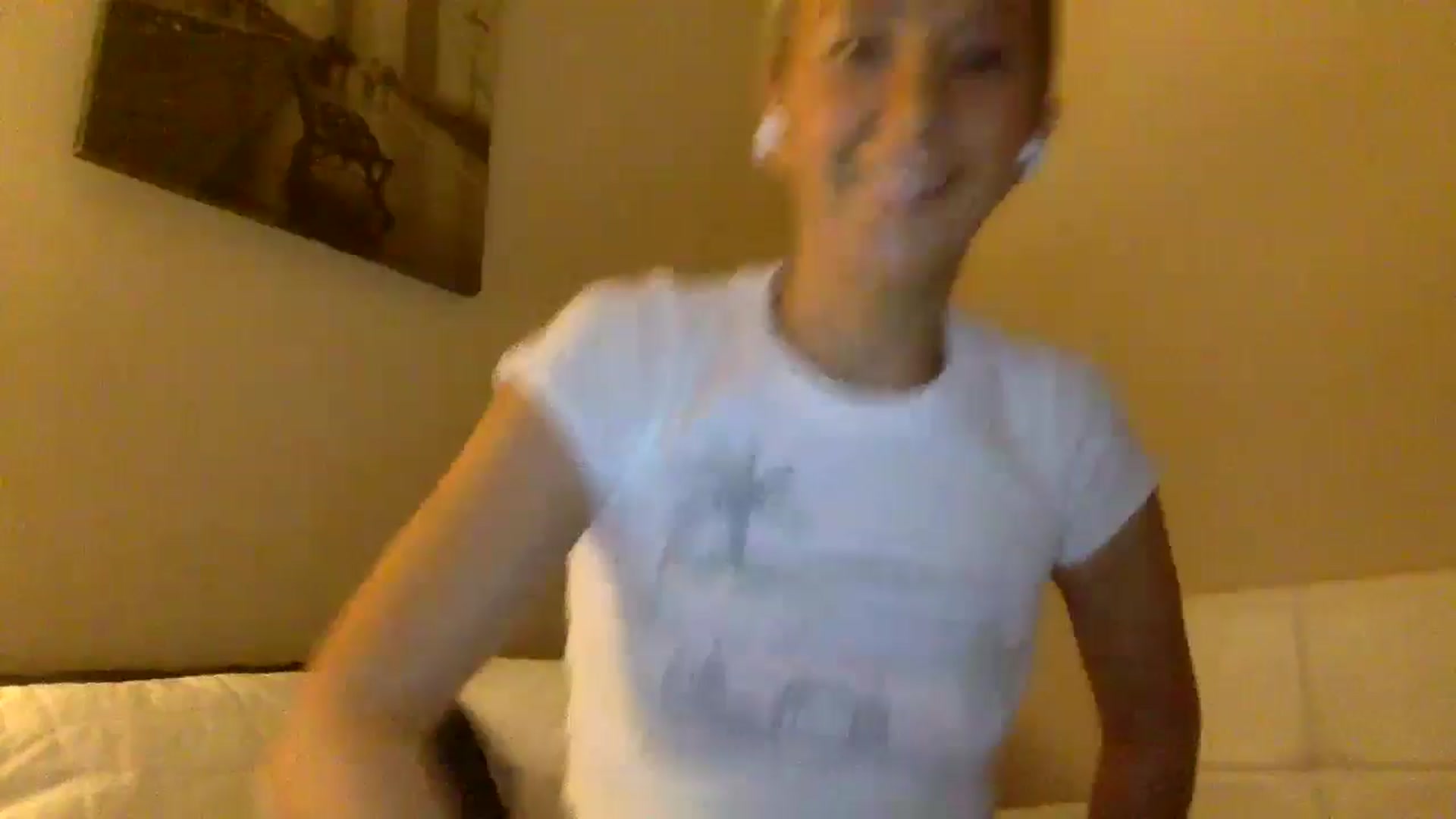 Gallery image thumbnail from Aimee_Angel's myfreecams stream on, 12/08/2024, 18:38 image 17 of 20
