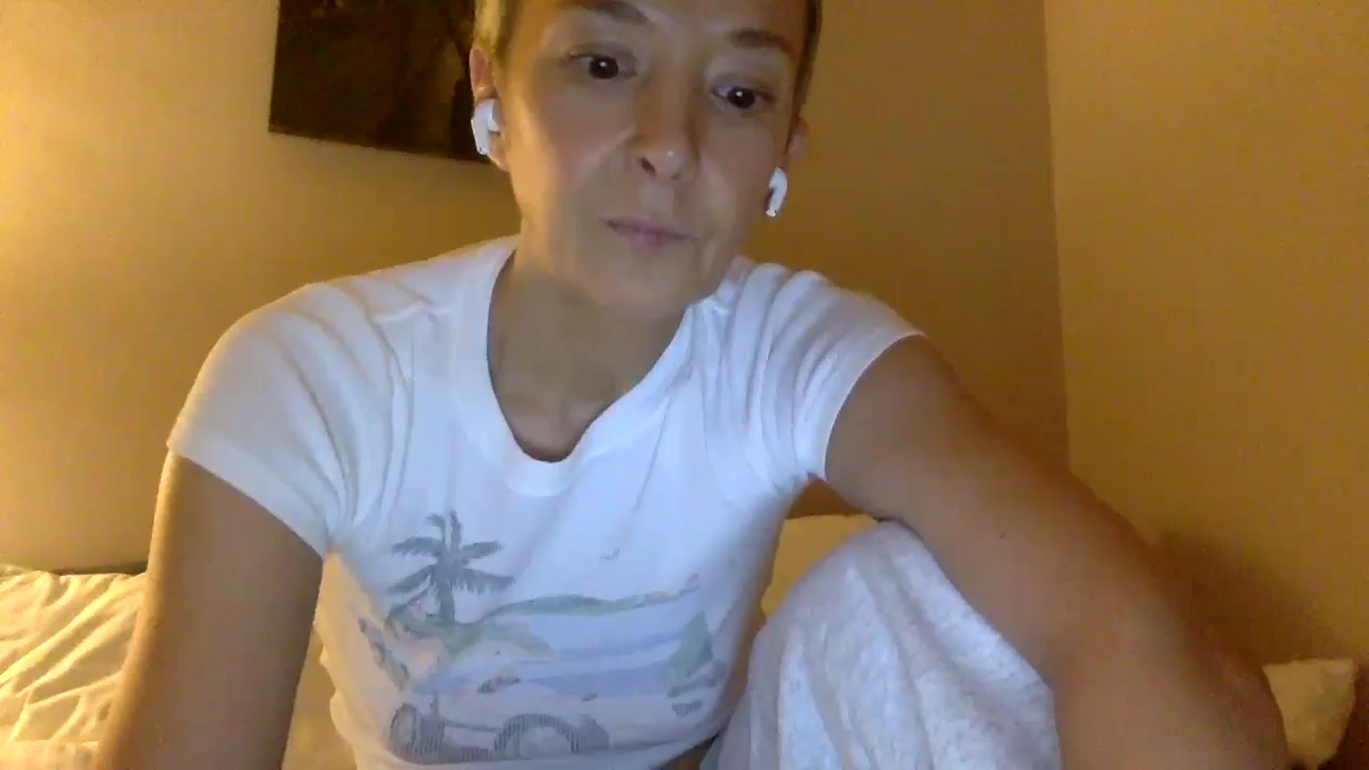Gallery image thumbnail from Aimee_Angel's myfreecams stream on, 12/08/2024, 18:38 image 12 of 20