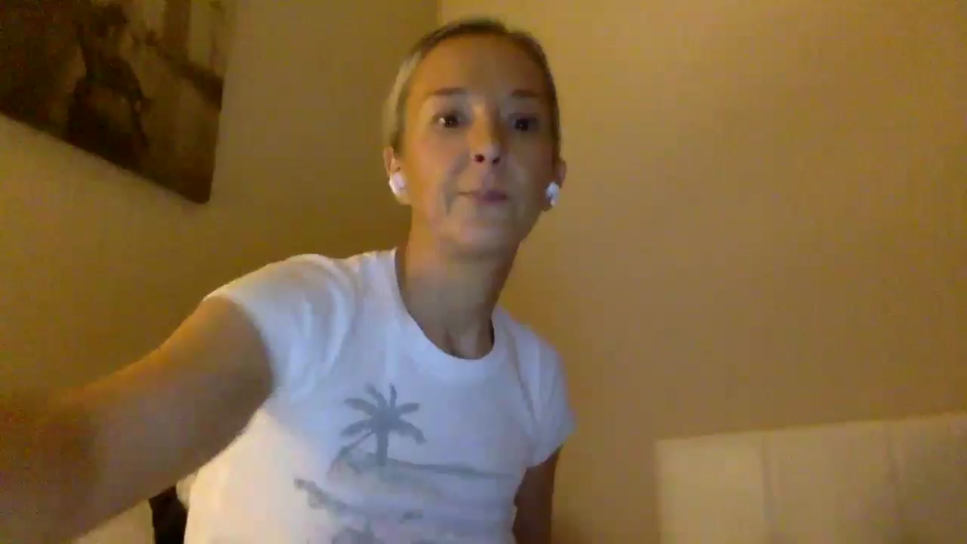 Gallery image thumbnail from Aimee_Angel's myfreecams stream on, 12/08/2024, 18:38 image 13 of 20