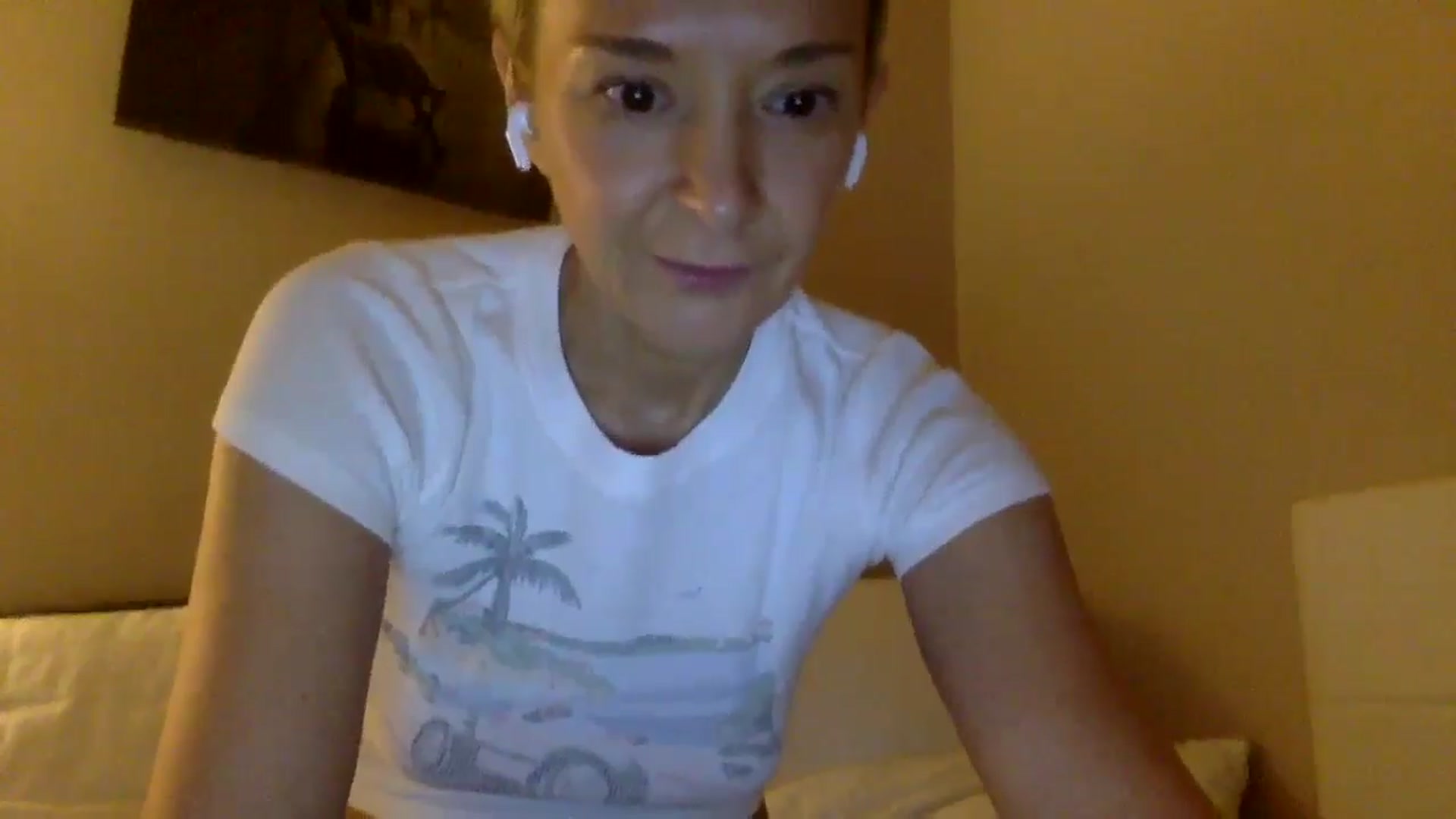 Gallery image thumbnail from Aimee_Angel's myfreecams stream on, 12/08/2024, 18:38 image 8 of 20