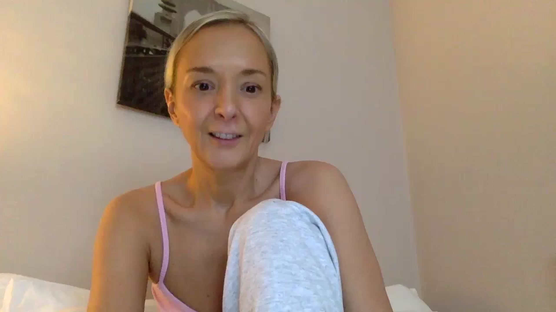 Gallery image thumbnail from Aimee_Angel's myfreecams stream on, 12/22/2024, 15:37 image 18 of 20