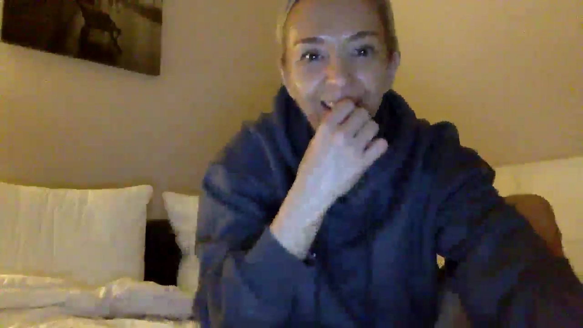 Gallery image thumbnail from Aimee_Angel's myfreecams stream on, 01/05/2025, 23:16 image 16 of 20