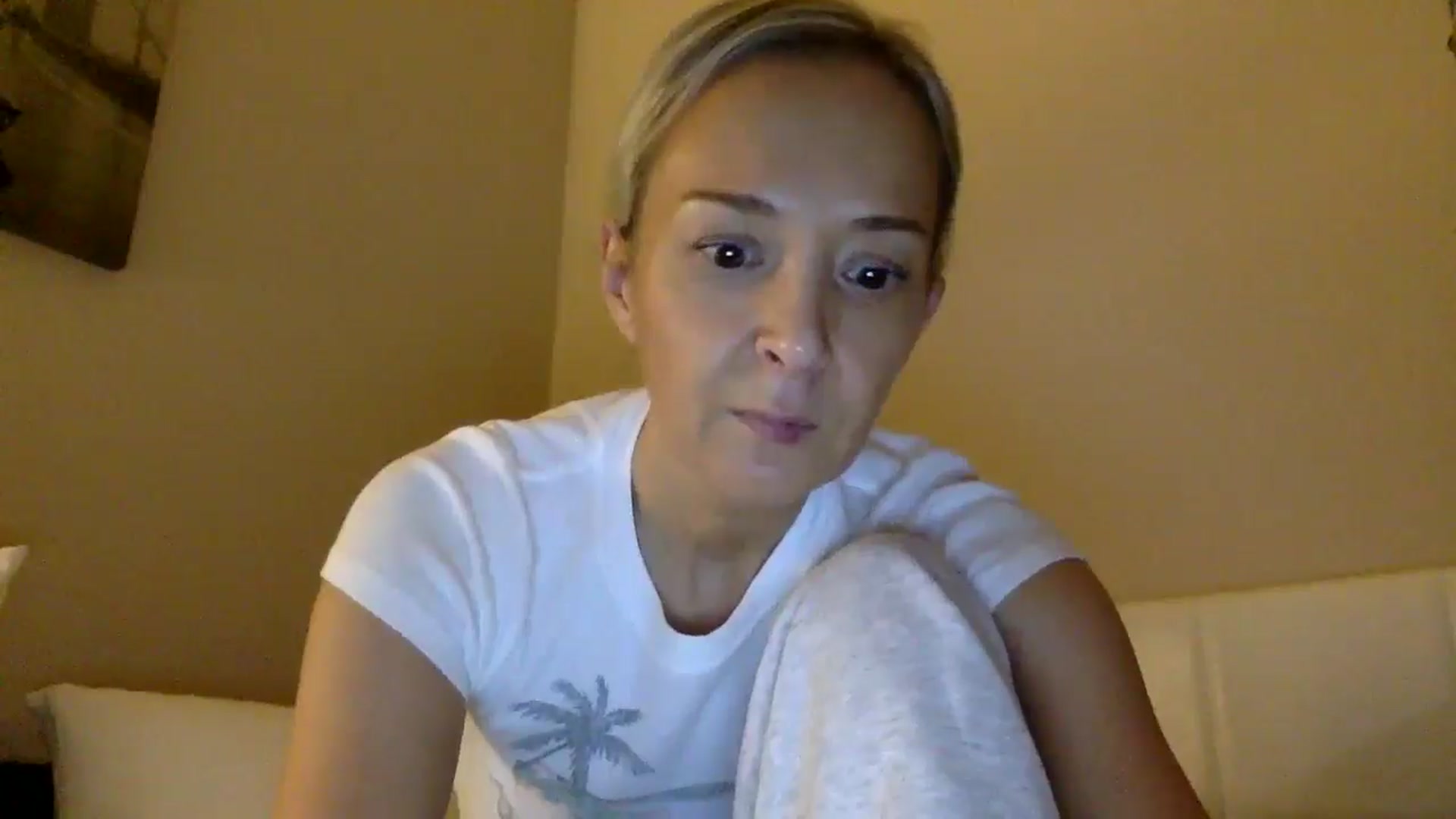 Gallery image thumbnail from Aimee_Angel's myfreecams stream on, 01/12/2025, 22:54 image 16 of 20