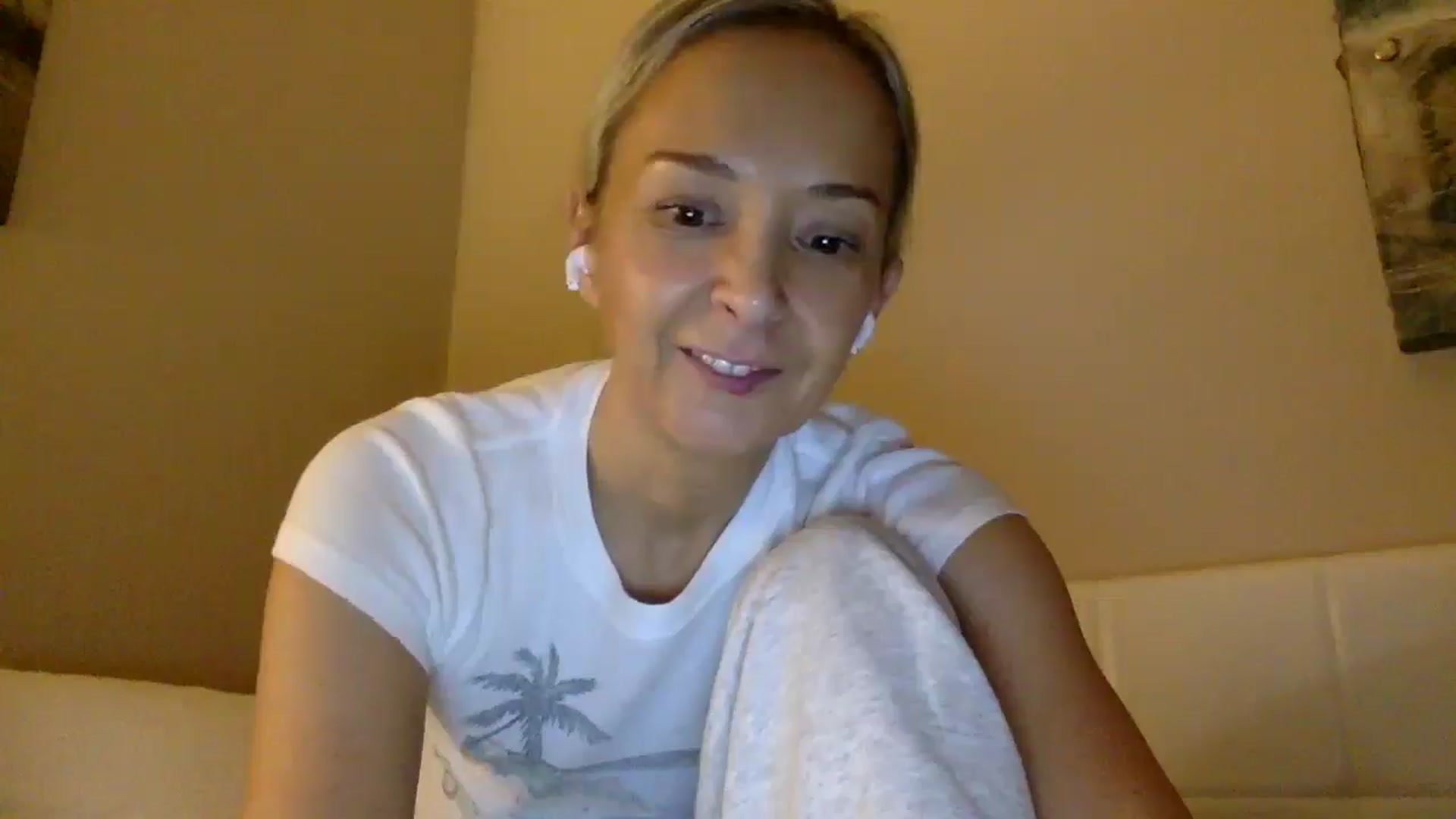 Gallery image thumbnail from Aimee_Angel's myfreecams stream on, 01/12/2025, 22:54 image 9 of 20