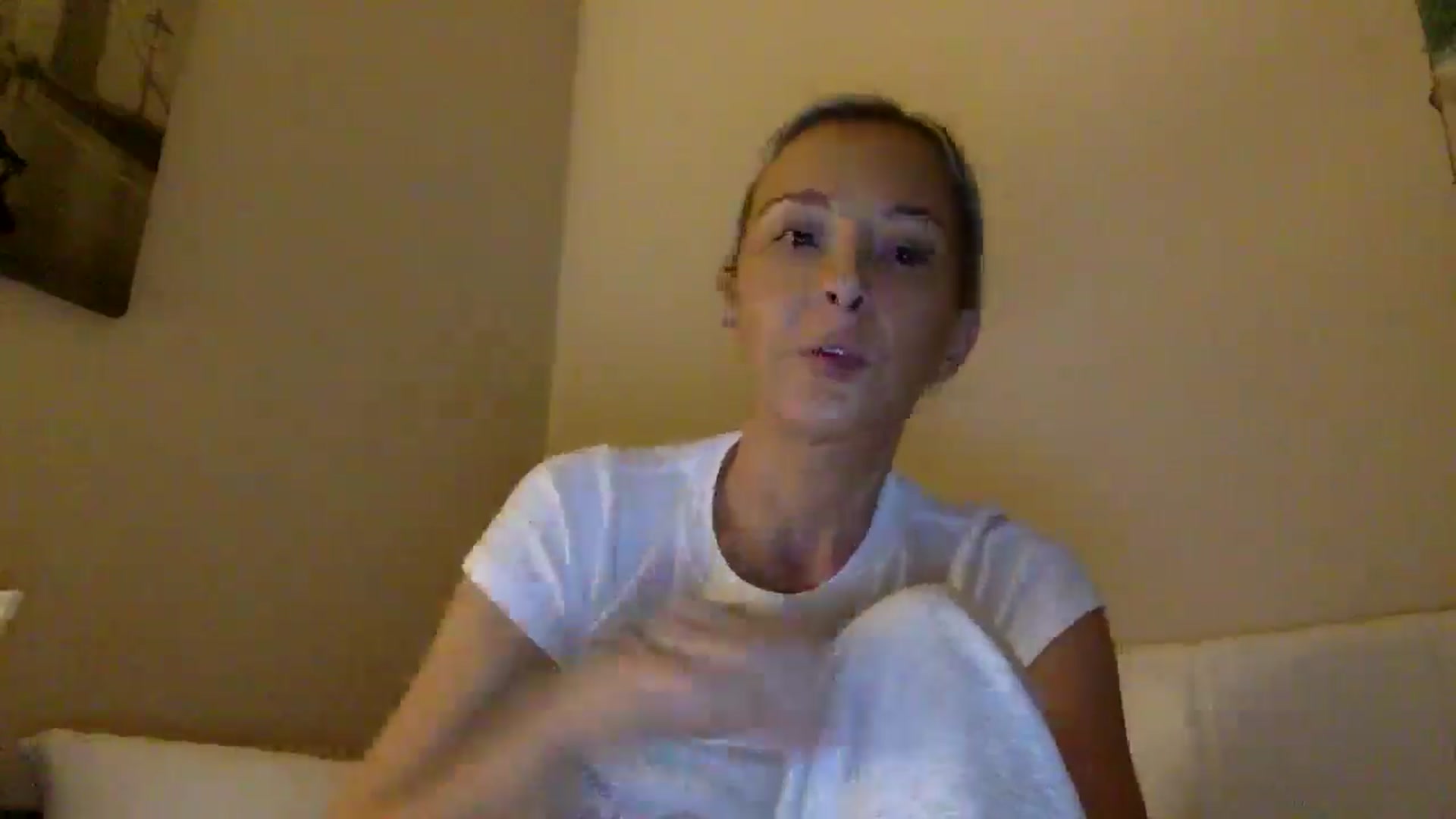 Gallery image thumbnail from Aimee_Angel's myfreecams stream on, 01/12/2025, 22:54 image 18 of 20