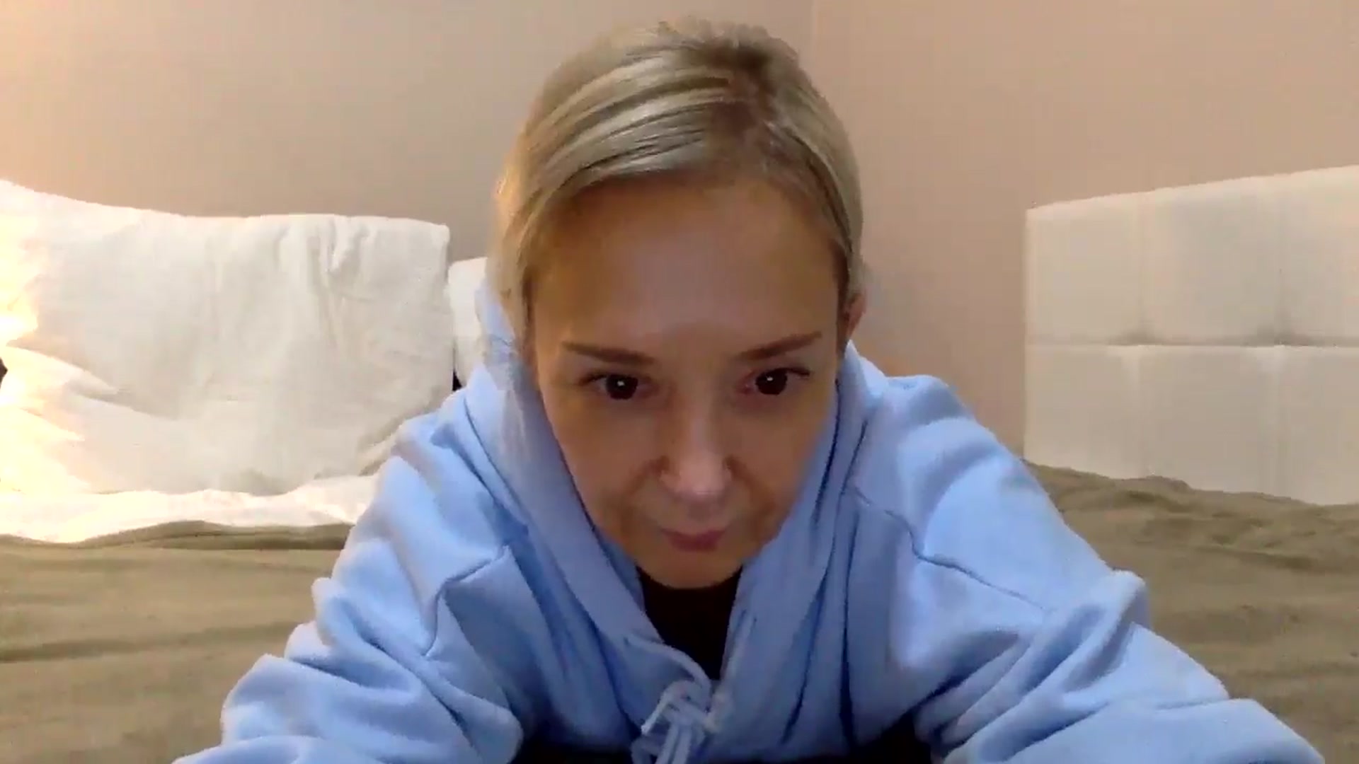 Gallery image thumbnail from Aimee_Angel's myfreecams stream on, 01/15/2025, 22:51 image 10 of 20