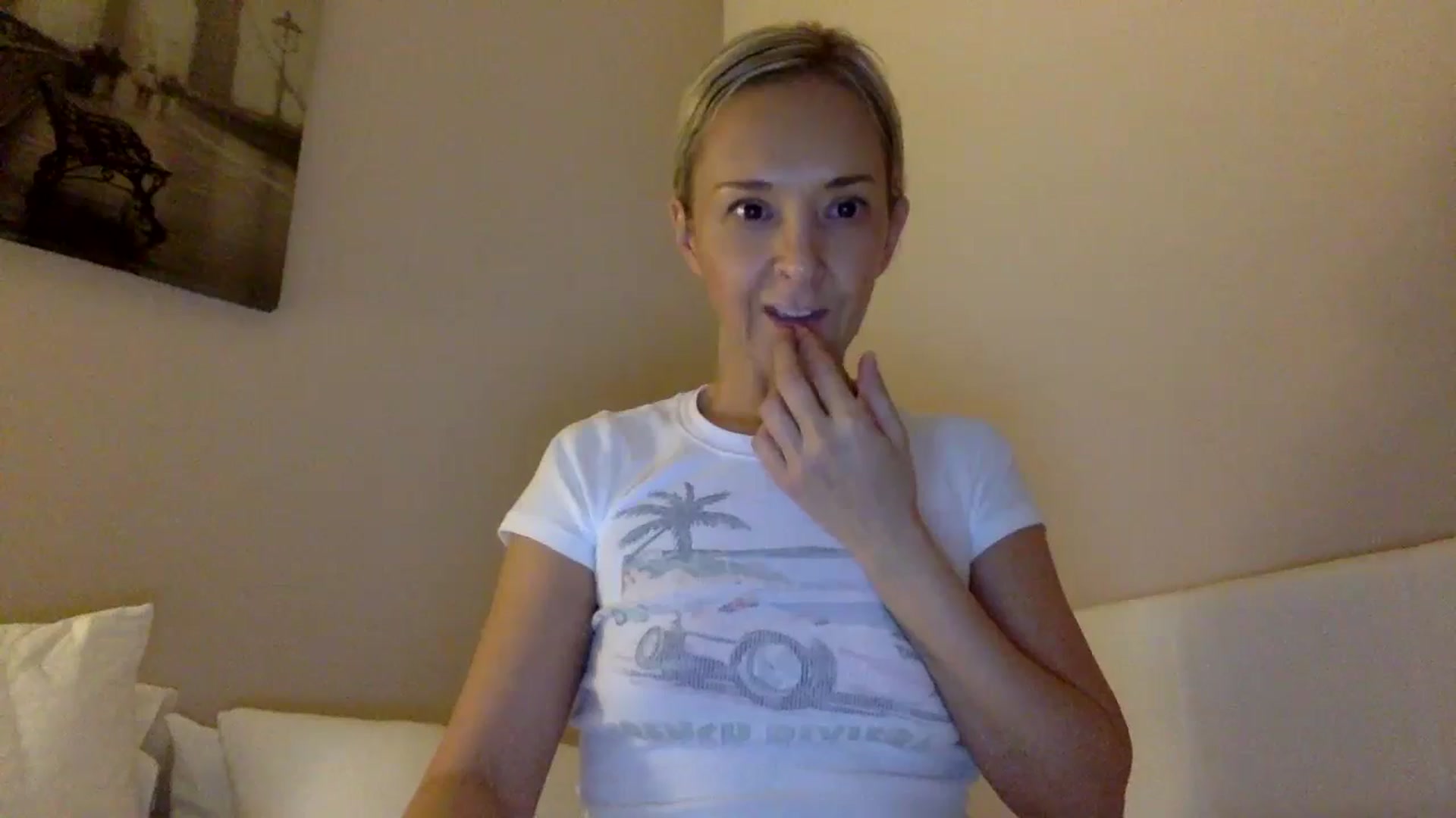 Gallery image thumbnail from Aimee_Angel's myfreecams stream on, 01/21/2025, 24:52 image 16 of 20