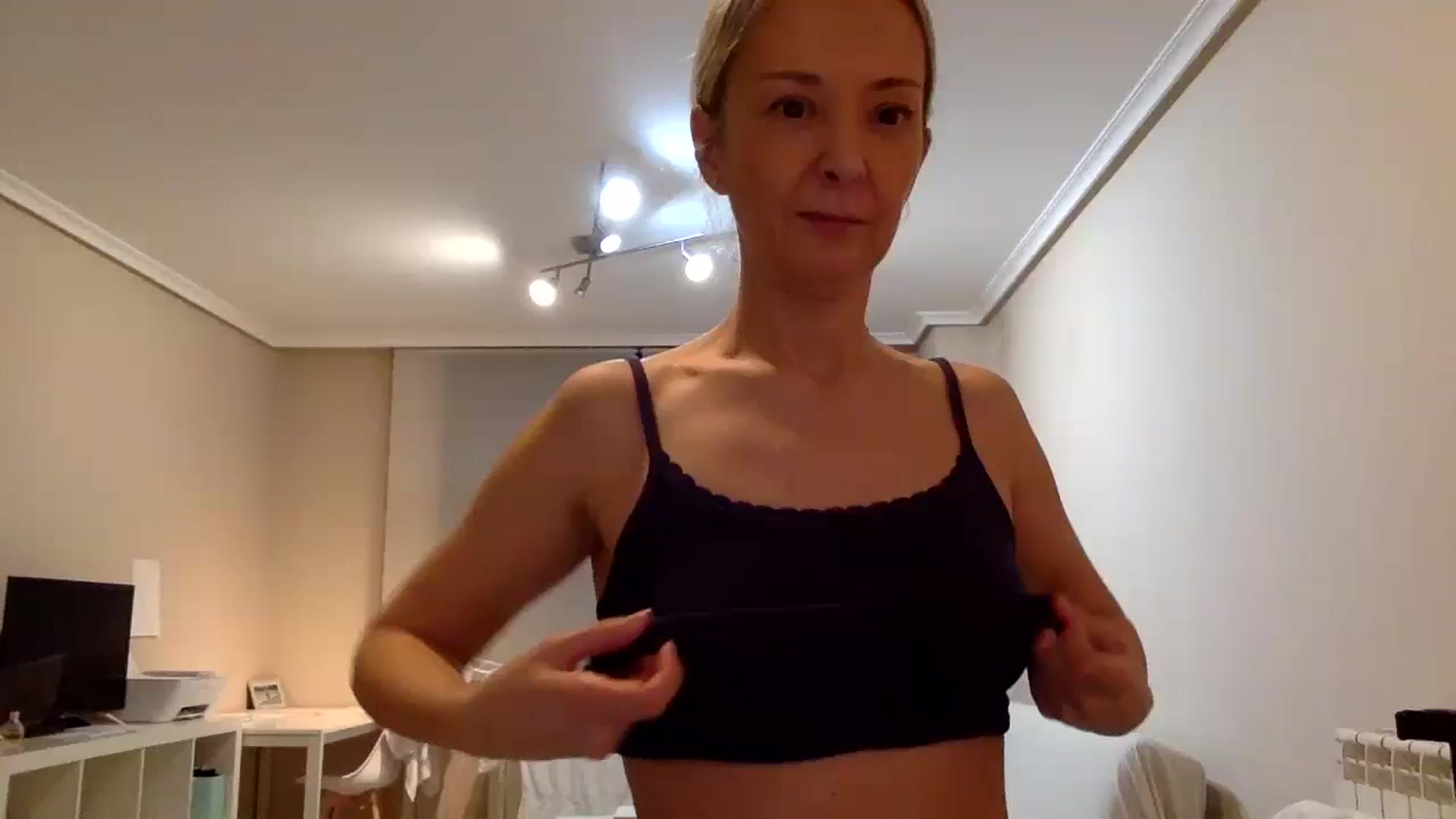 Gallery image thumbnail from Aimee_Angel's myfreecams stream on, 02/18/2025, 18:50 image 11 of 20