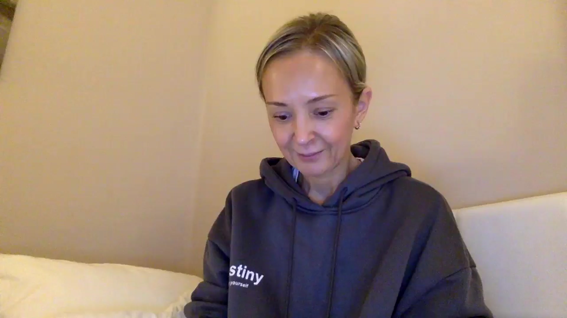 Gallery image thumbnail from Aimee_Angel's myfreecams stream on, 02/24/2025, 22:17 image 1 of 20