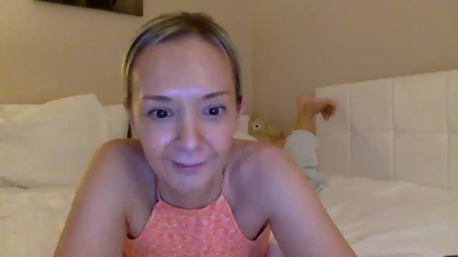 Gallery image thumbnail from Aimee_Angel's myfreecams stream on, 03/16/2025, 22:57 image 17 of 20