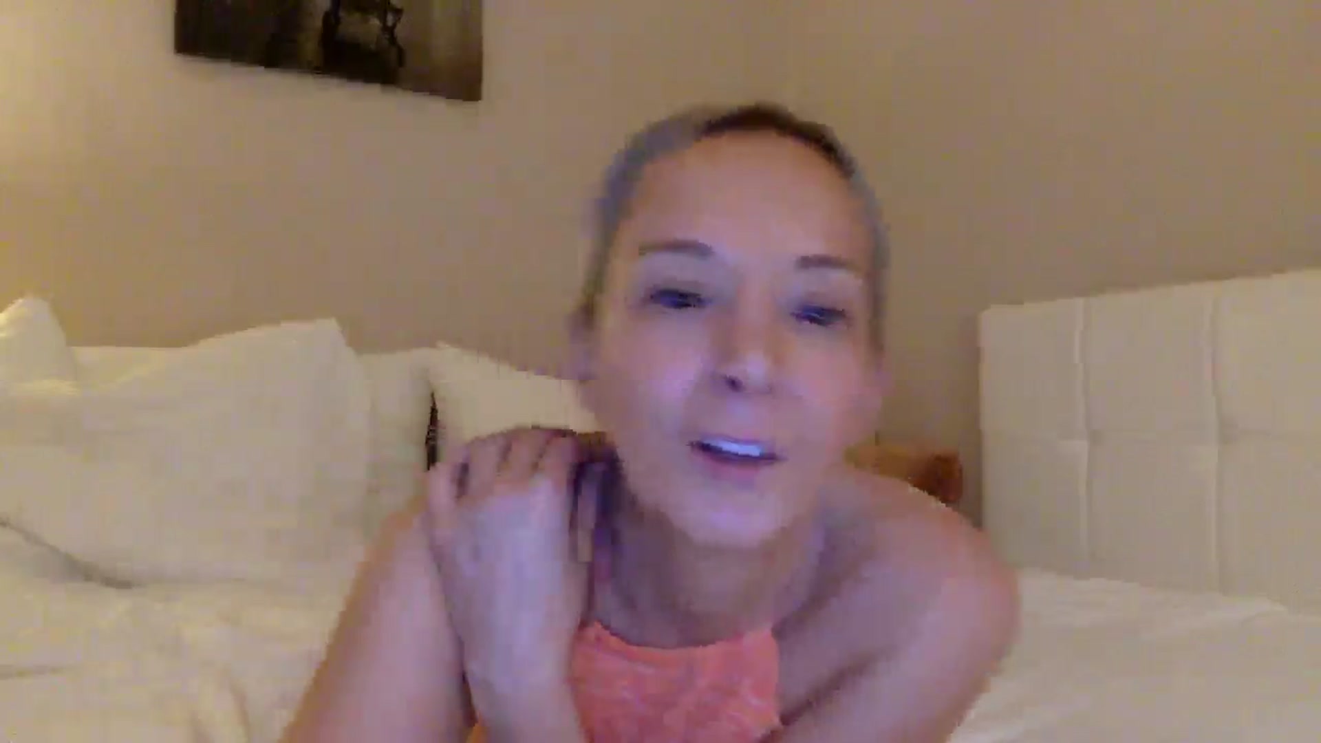 Gallery image thumbnail from Aimee_Angel's myfreecams stream on, 03/16/2025, 22:57 image 9 of 20