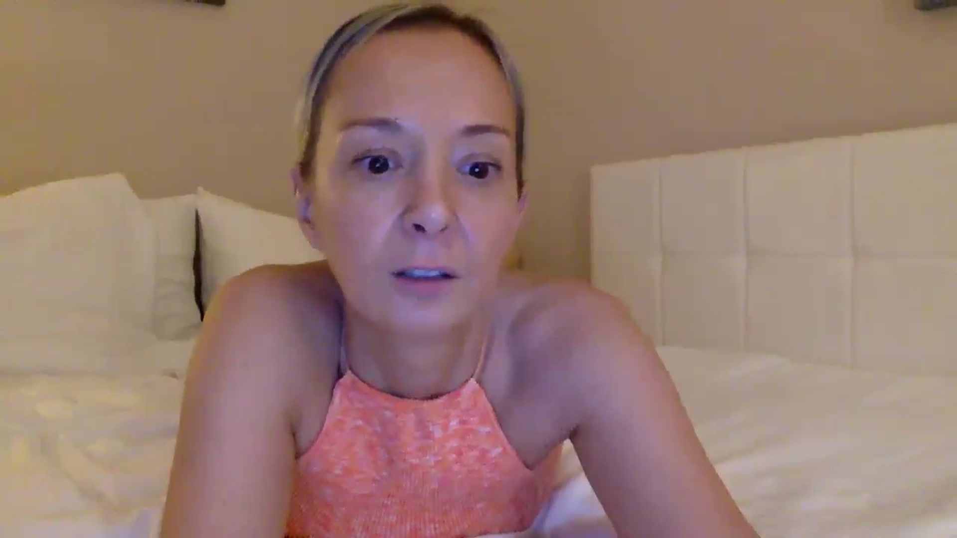 Gallery image thumbnail from Aimee_Angel's myfreecams stream on, 03/16/2025, 22:57 image 18 of 20