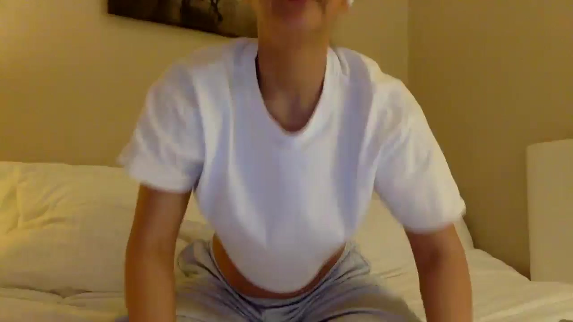 Gallery image thumbnail from Aimee_Angel's myfreecams stream on, 03/26/2025, 22:30 image 7 of 20