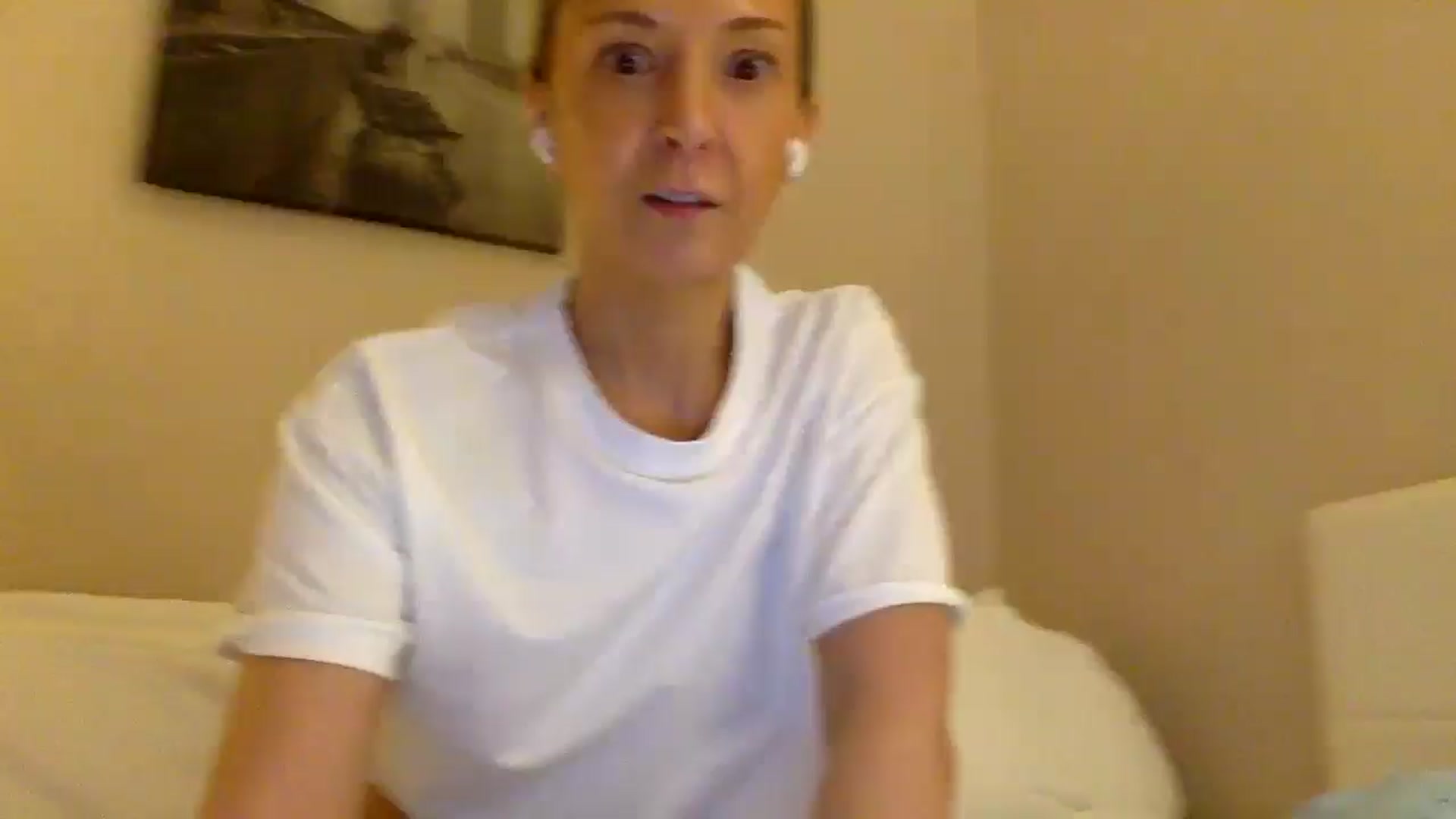 Gallery image thumbnail from Aimee_Angel's myfreecams stream on, 03/26/2025, 22:30 image 16 of 20