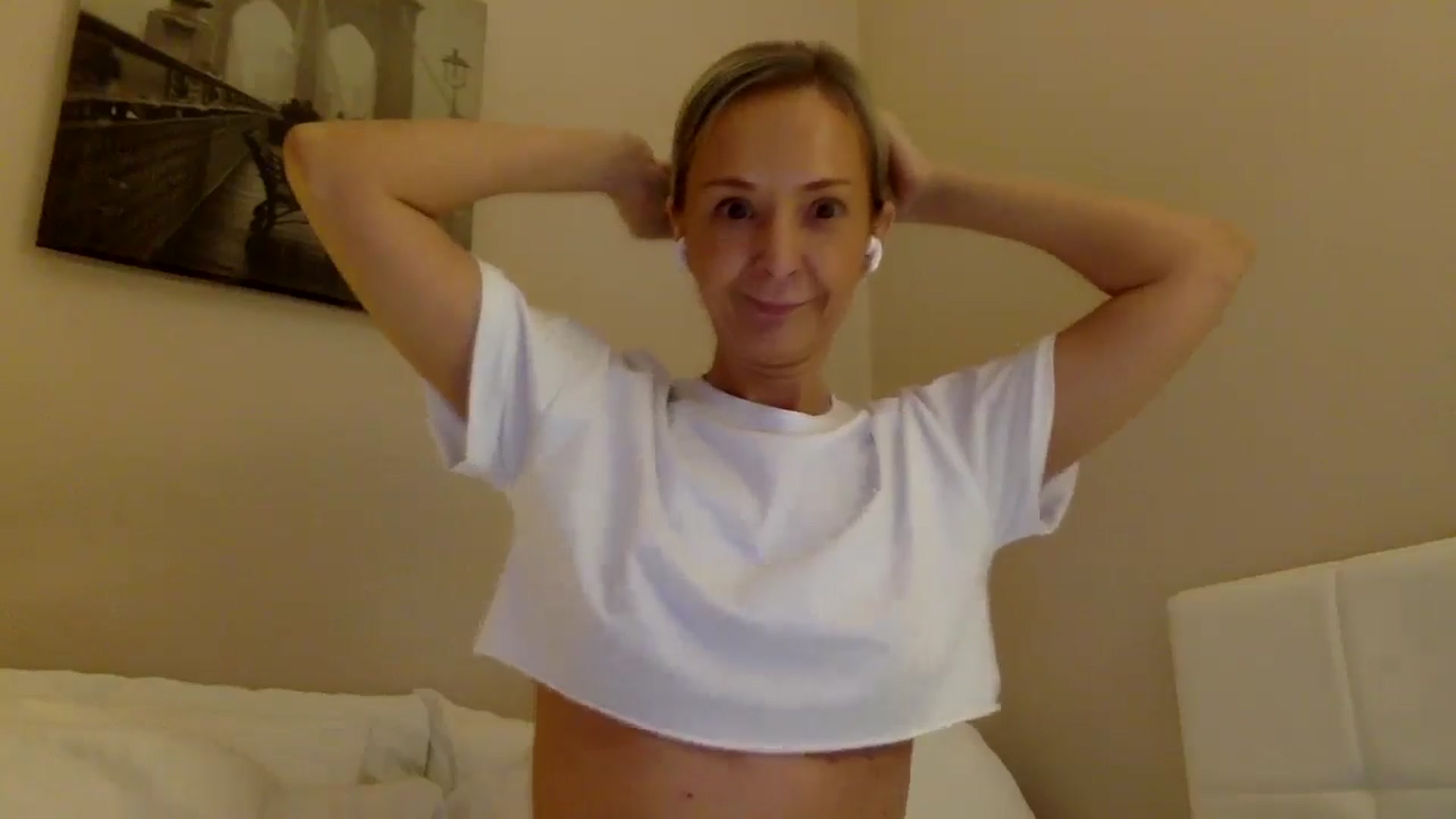 Gallery image thumbnail from Aimee_Angel's myfreecams stream on, 03/26/2025, 22:30 image 19 of 20