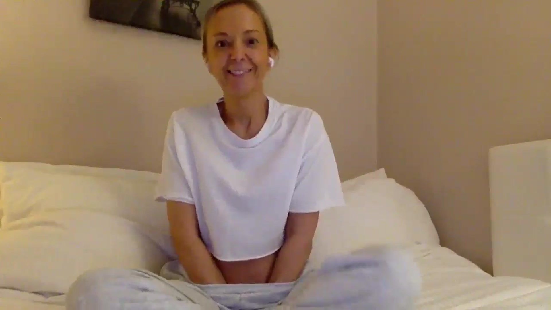 Gallery image thumbnail from Aimee_Angel's myfreecams stream on, 03/26/2025, 22:30 image 6 of 20