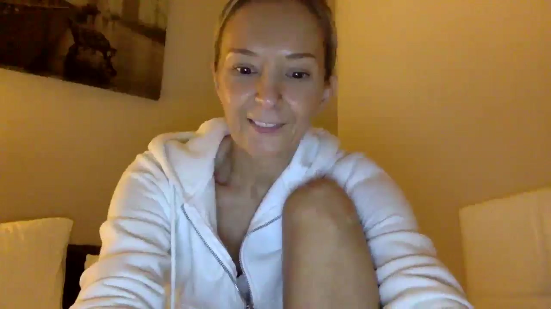Gallery image thumbnail from Aimee_Angel's myfreecams stream on, 04/15/2025, 21:51 image 2 of 20