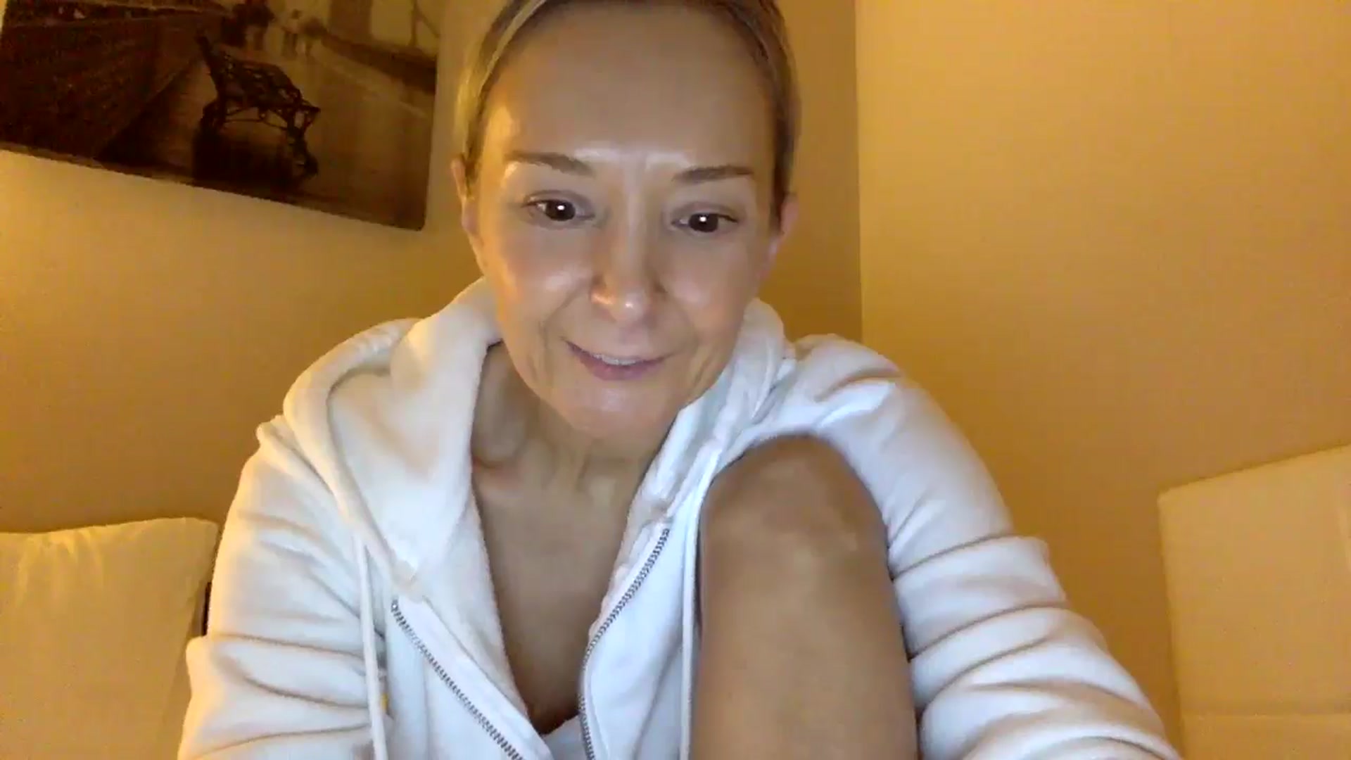 Gallery image thumbnail from Aimee_Angel's myfreecams stream on, 04/15/2025, 21:51 image 13 of 20