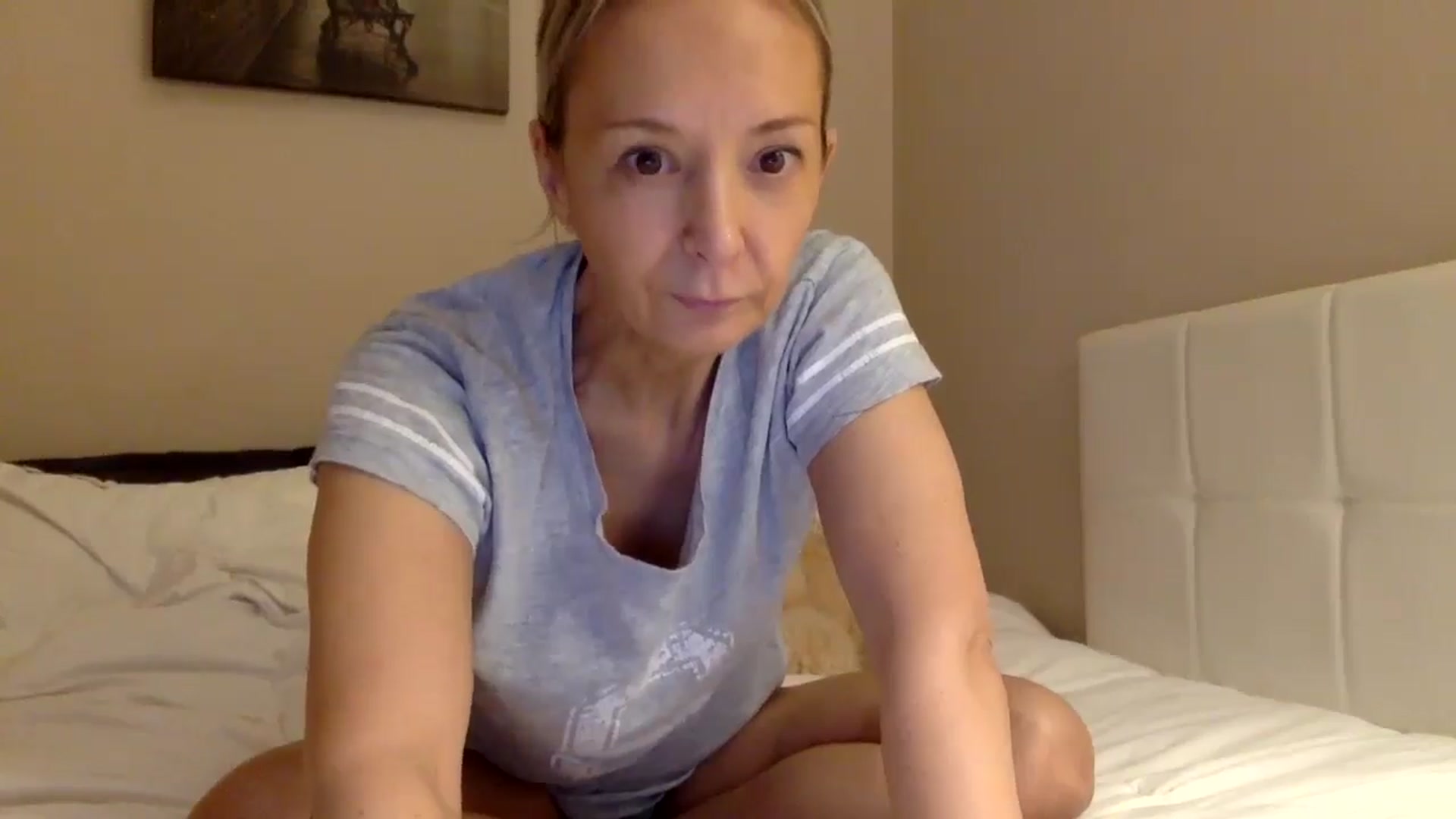 Gallery image thumbnail from Aimee_Angel's myfreecams stream on, 04/19/2025, 18:28 image 5 of 20