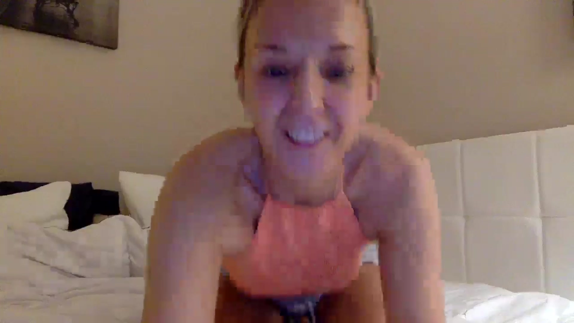 Gallery image thumbnail from Aimee_Angel's myfreecams stream on, 04/20/2025, 21:13 image 4 of 20