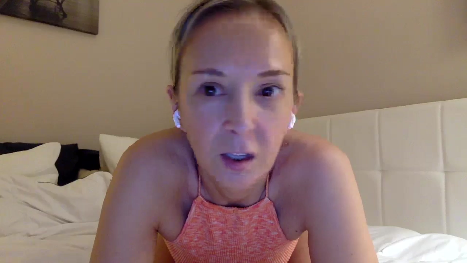 Gallery image thumbnail from Aimee_Angel's myfreecams stream on, 04/20/2025, 21:13 image 9 of 20