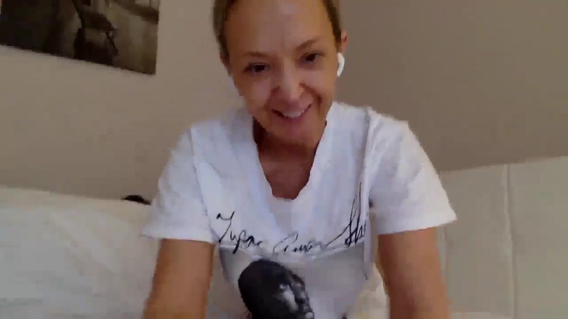 Gallery image thumbnail from Aimee_Angel's myfreecams stream on, 04/26/2025, 15:56 image 19 of 20
