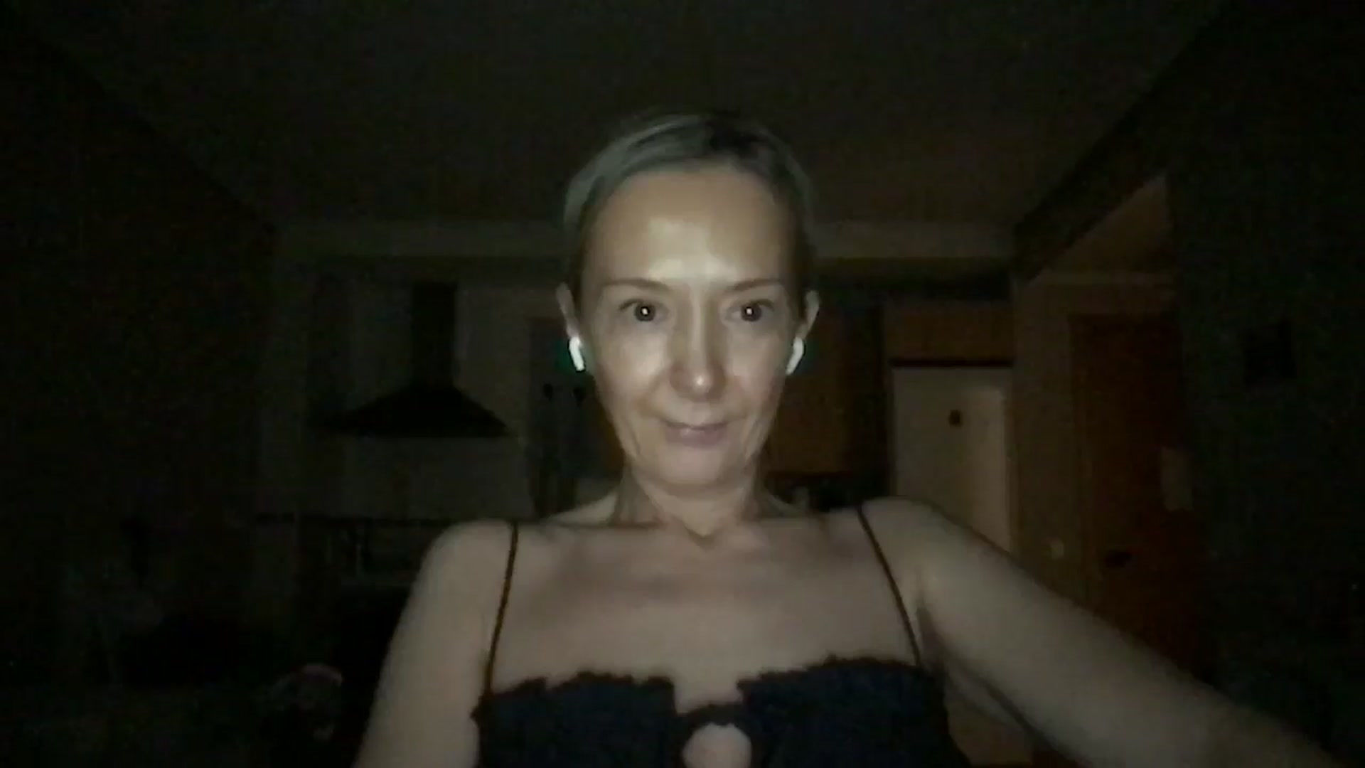 Gallery image thumbnail from Aimee_Angel's myfreecams stream on, 05/04/2025, 19:50 image 16 of 20