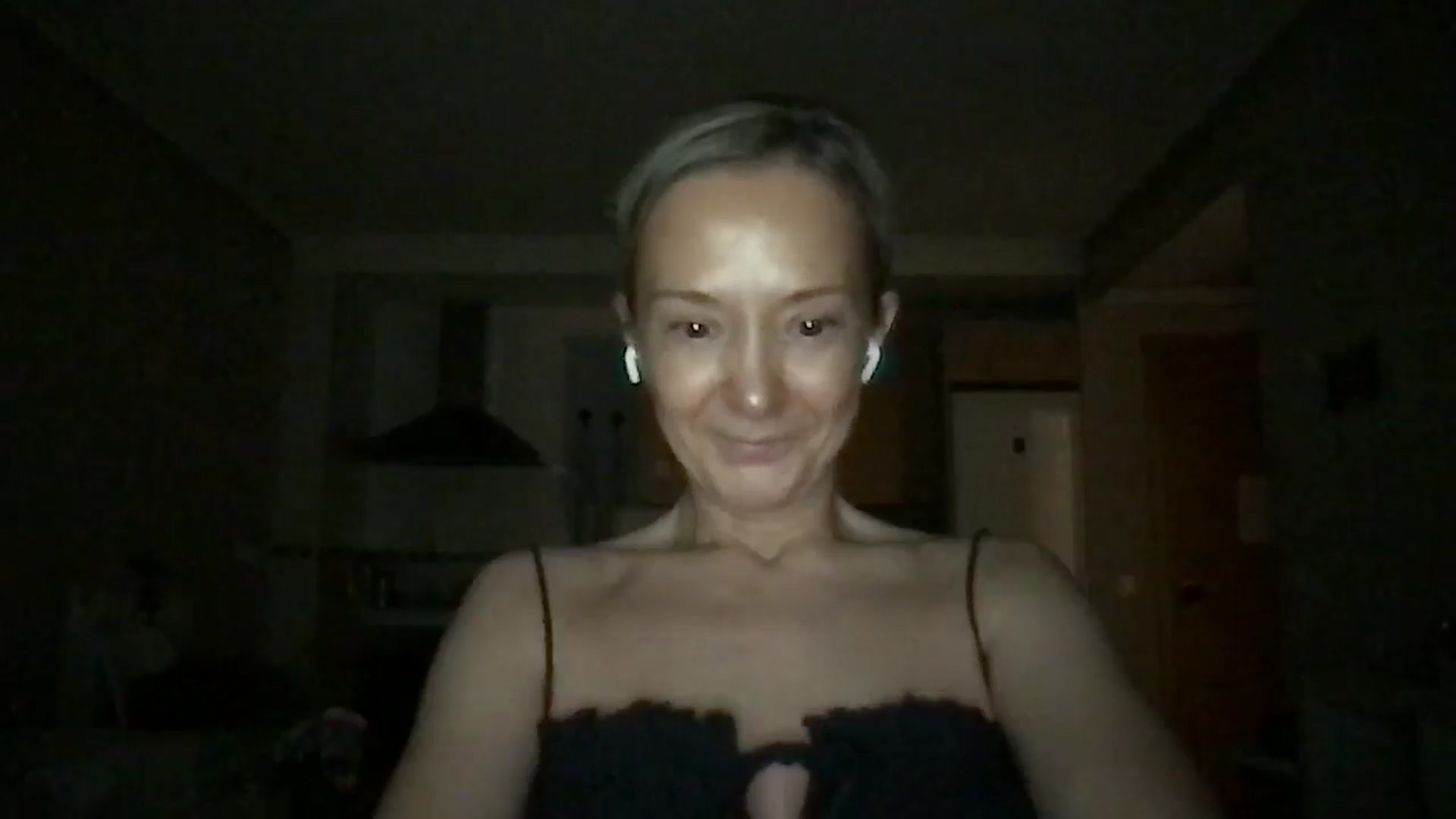 Gallery image thumbnail from Aimee_Angel's myfreecams stream on, 05/04/2025, 19:50 image 13 of 20