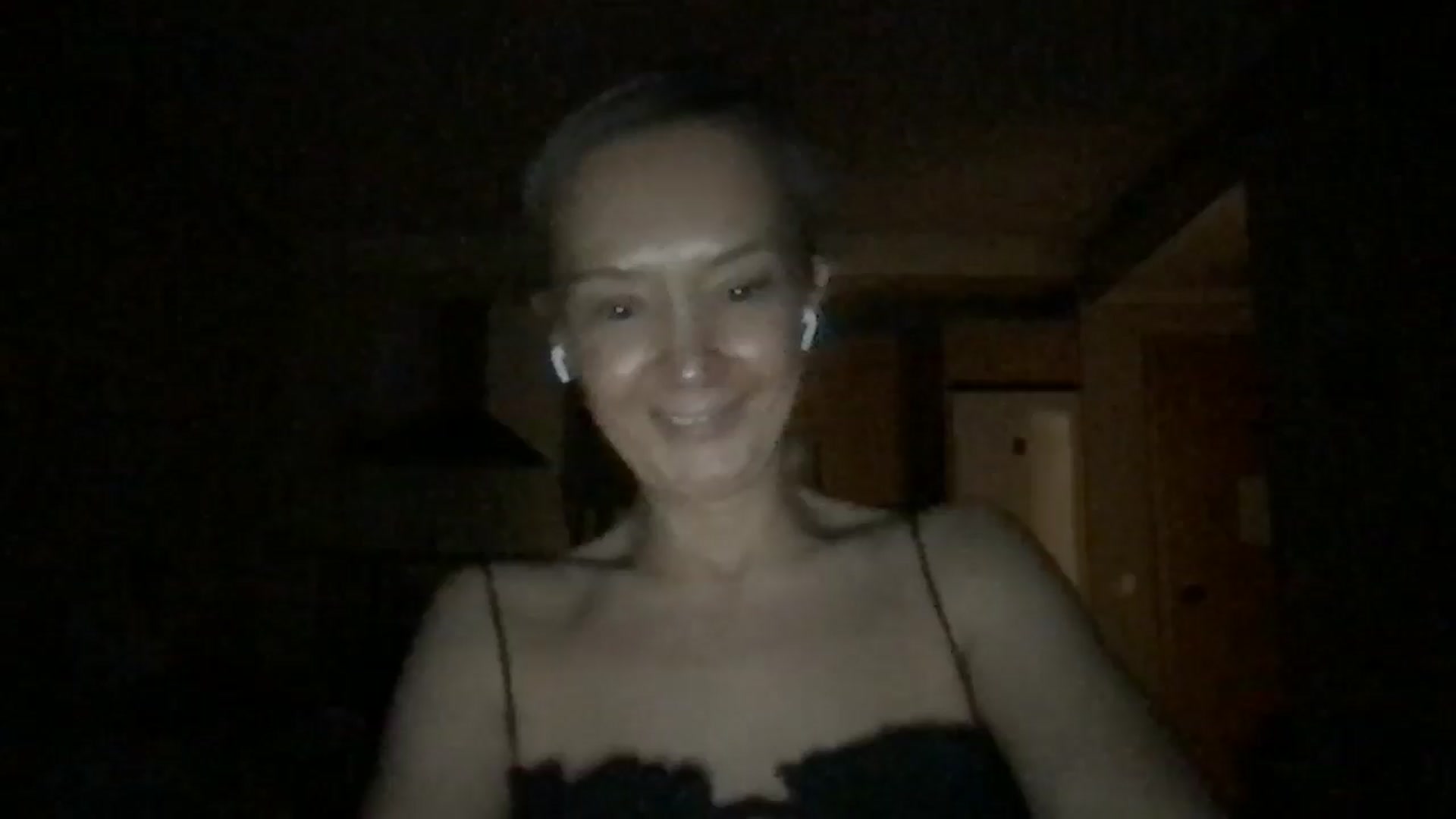 Gallery image thumbnail from Aimee_Angel's myfreecams stream on, 05/04/2025, 19:50 image 4 of 20