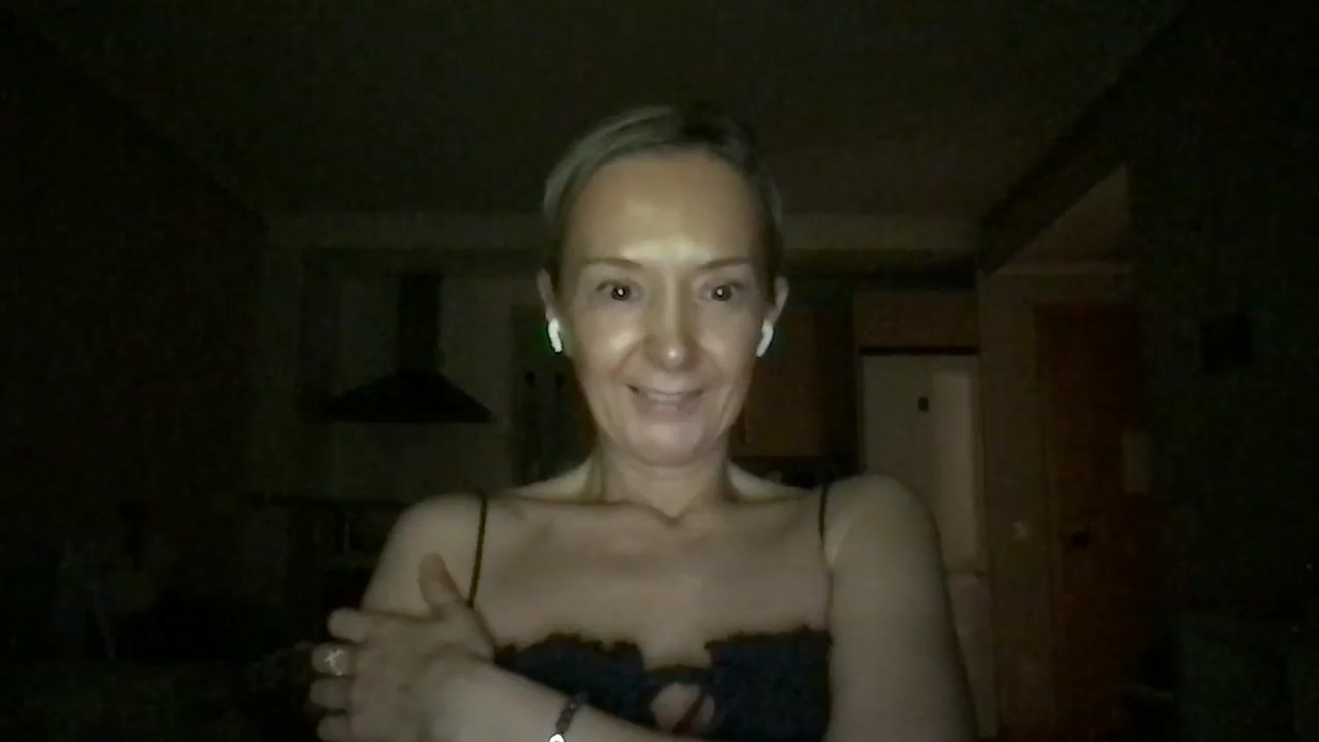 Gallery image thumbnail from Aimee_Angel's myfreecams stream on, 05/04/2025, 19:50 image 10 of 20