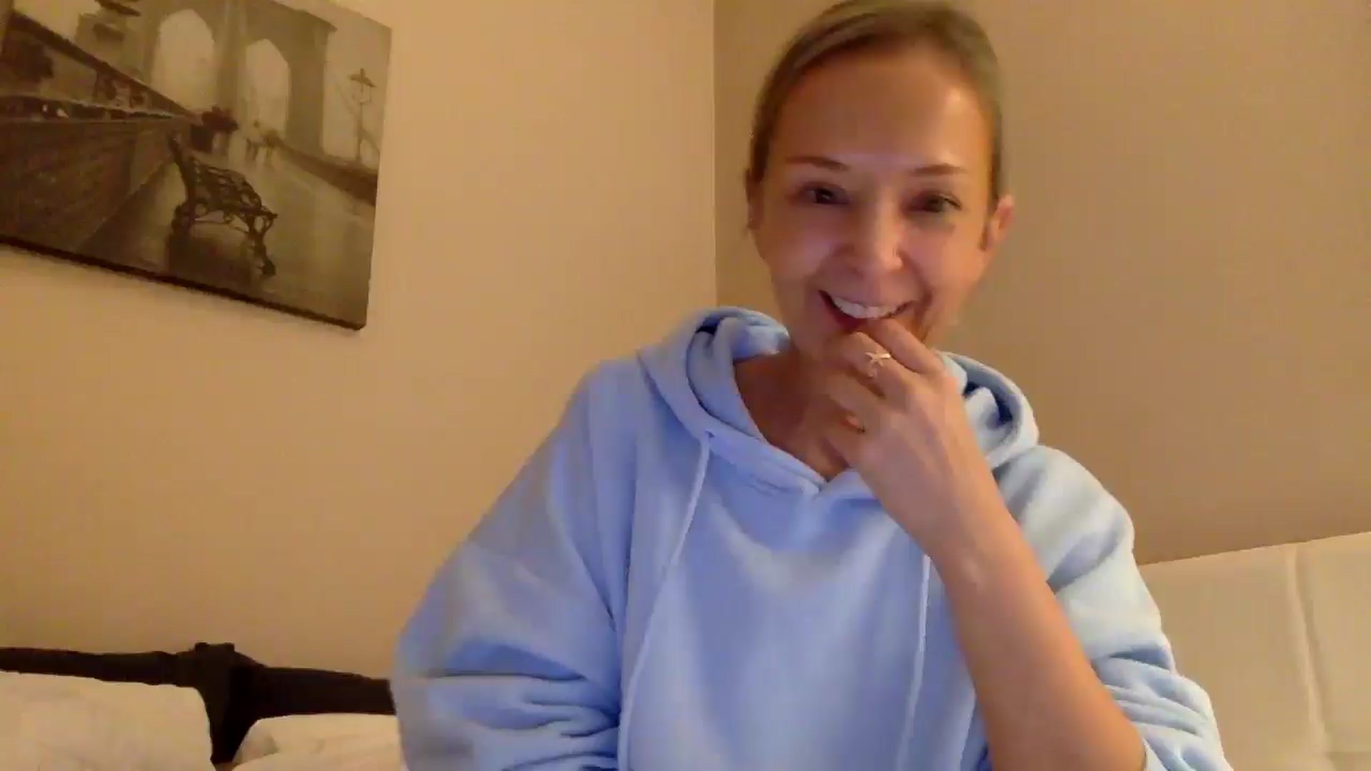 Gallery image thumbnail from Aimee_Angel's myfreecams stream on, 05/05/2025, 19:36 image 13 of 20