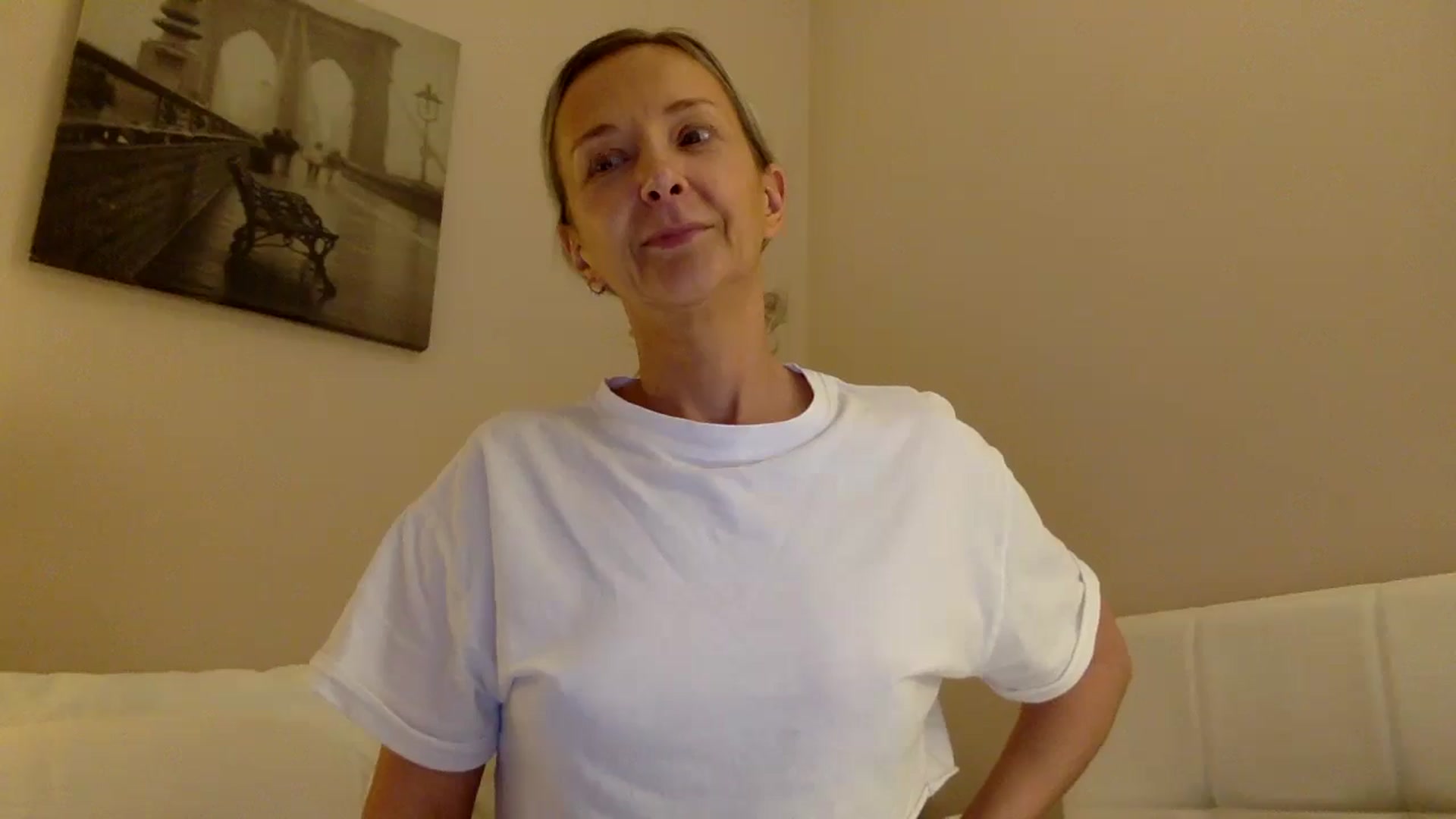 Gallery image thumbnail from Aimee_Angel's myfreecams stream on, 05/19/2025, 21:11 image 17 of 20