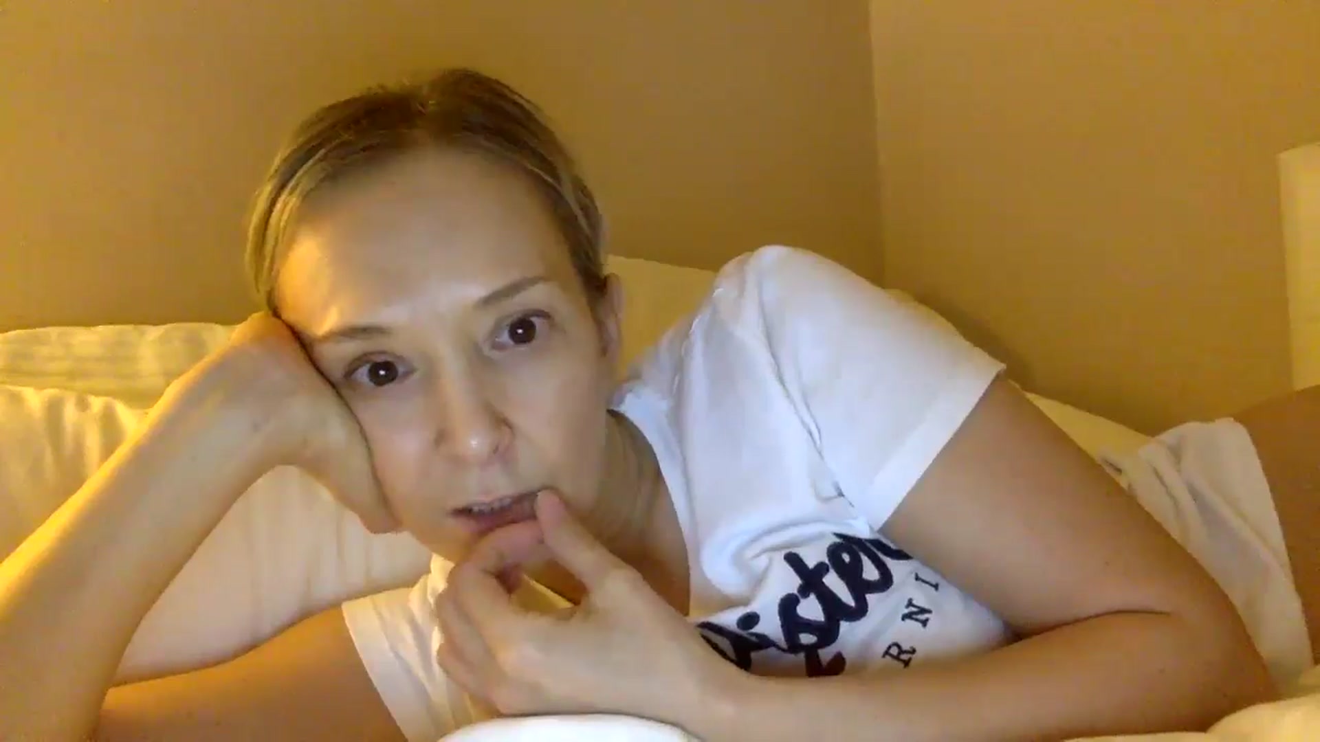 Gallery image thumbnail from Aimee_Angel's myfreecams stream on, 06/05/2025, 01:13 image 18 of 20