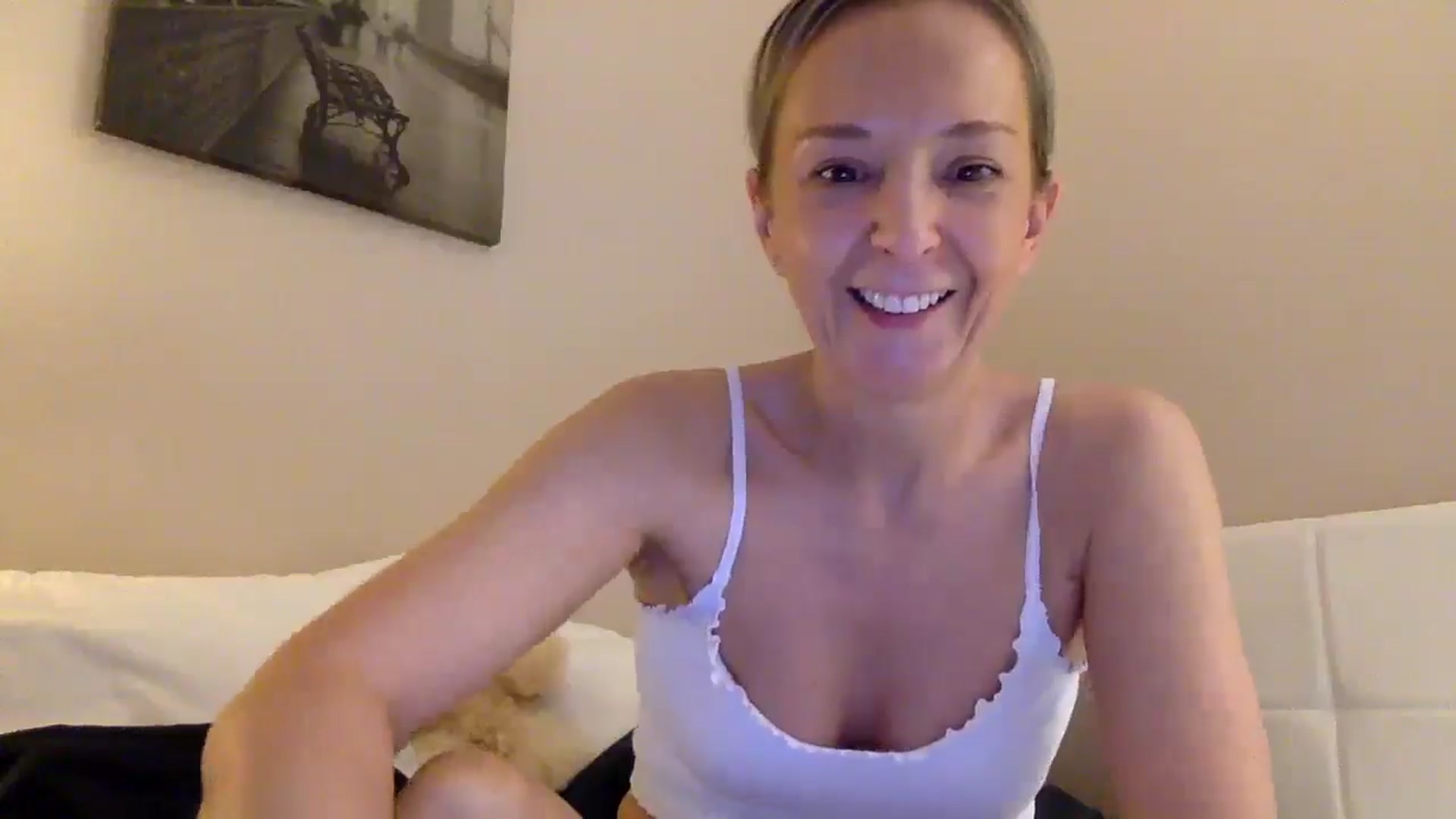 Gallery image thumbnail from Aimee_Angel's myfreecams stream on, 06/22/2025, 18:50 image 17 of 20