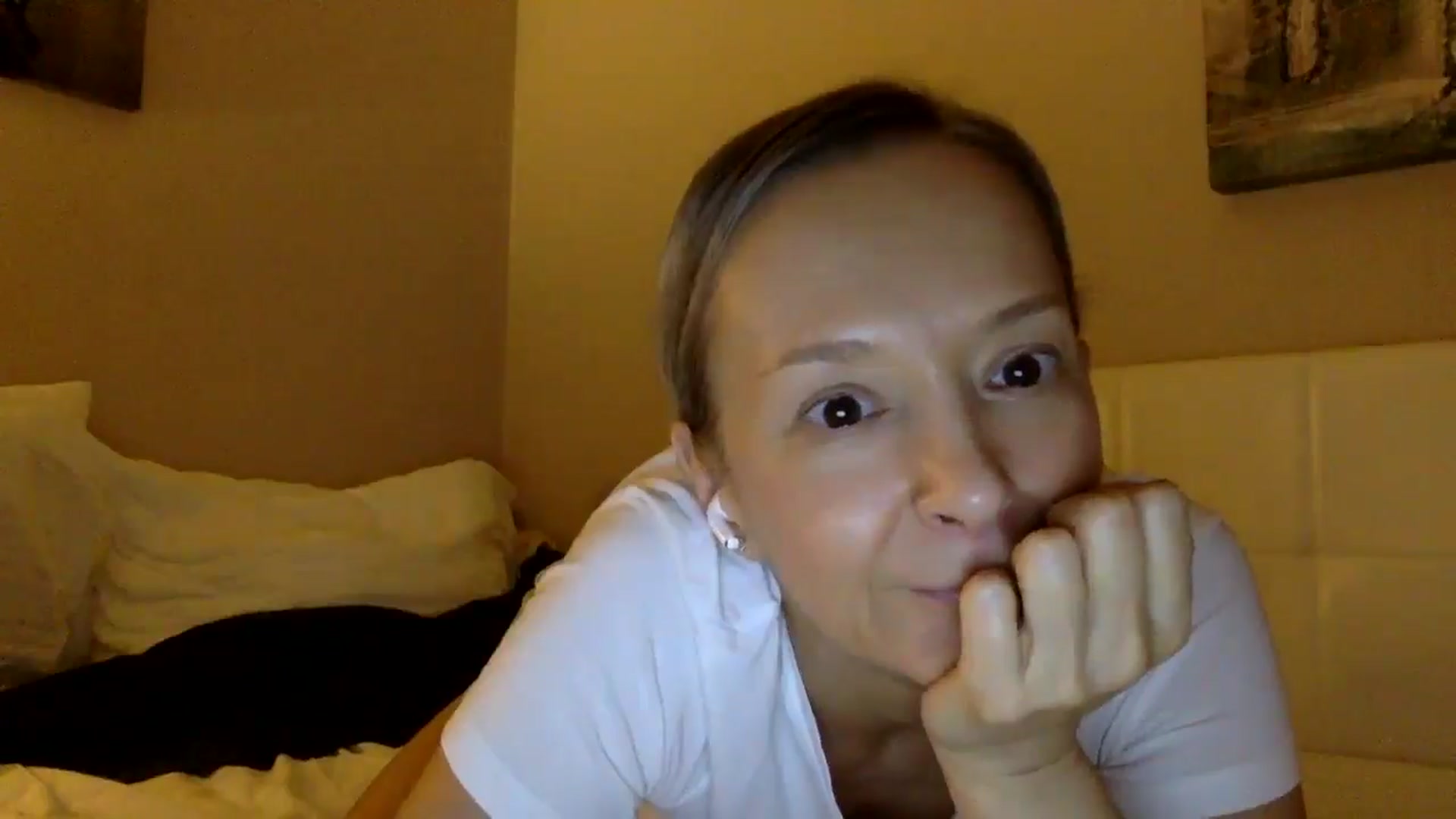 Gallery image thumbnail from Aimee_Angel's myfreecams stream on, 06/29/2025, 19:12 image 10 of 20