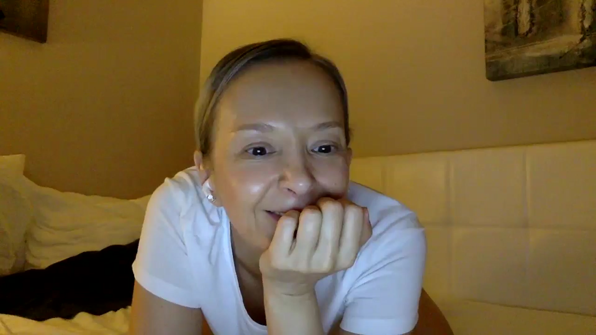 Gallery image thumbnail from Aimee_Angel's myfreecams stream on, 06/29/2025, 19:12 image 7 of 20