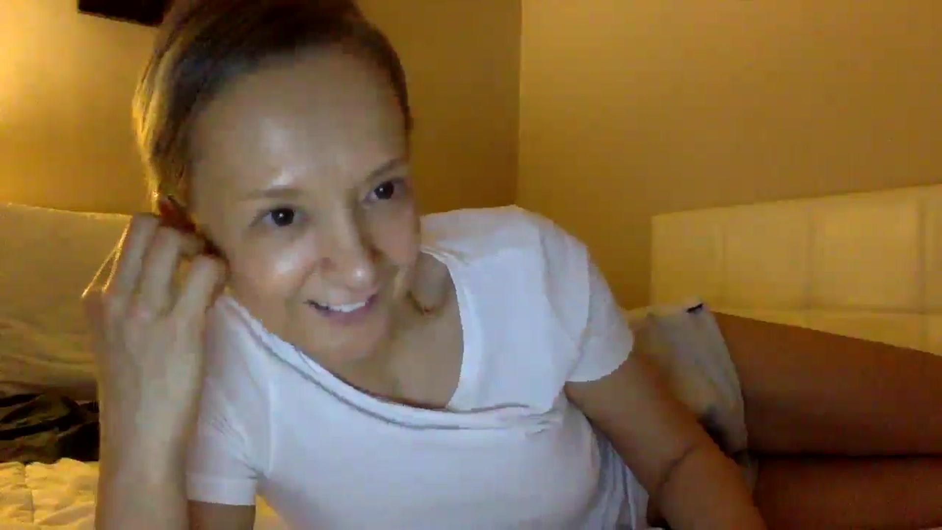 Gallery image thumbnail from Aimee_Angel's myfreecams stream on, 06/29/2025, 19:12 image 18 of 20