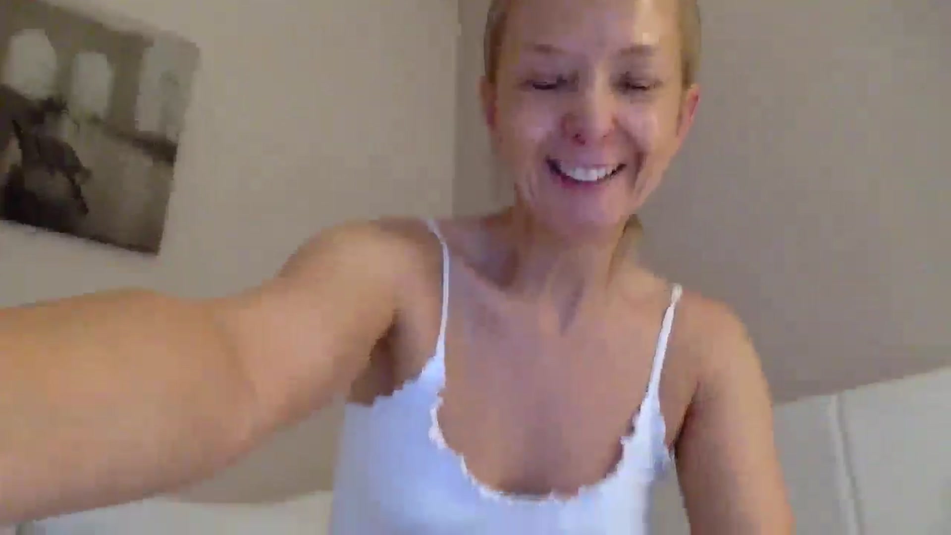 Gallery image thumbnail from Aimee_Angel's myfreecams stream on, 07/05/2025, 15:20 image 5 of 20