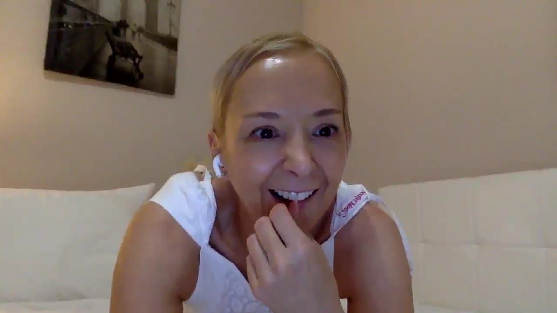 Gallery image thumbnail from Aimee_Angel's myfreecams stream on, 07/07/2025, 16:45 image 12 of 20