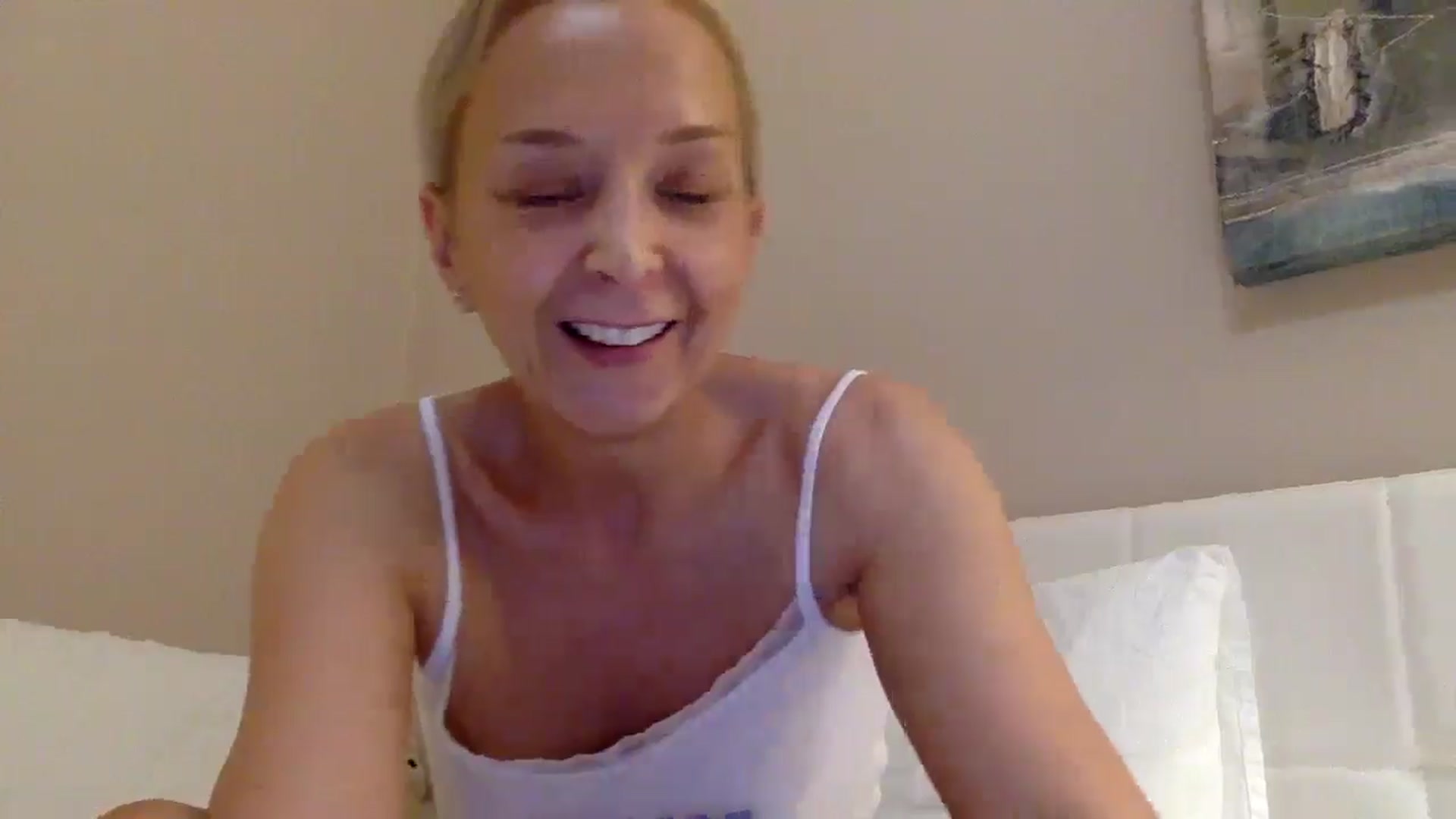 Gallery image thumbnail from Aimee_Angel's myfreecams stream on, 07/13/2025, 21:24 image 16 of 20