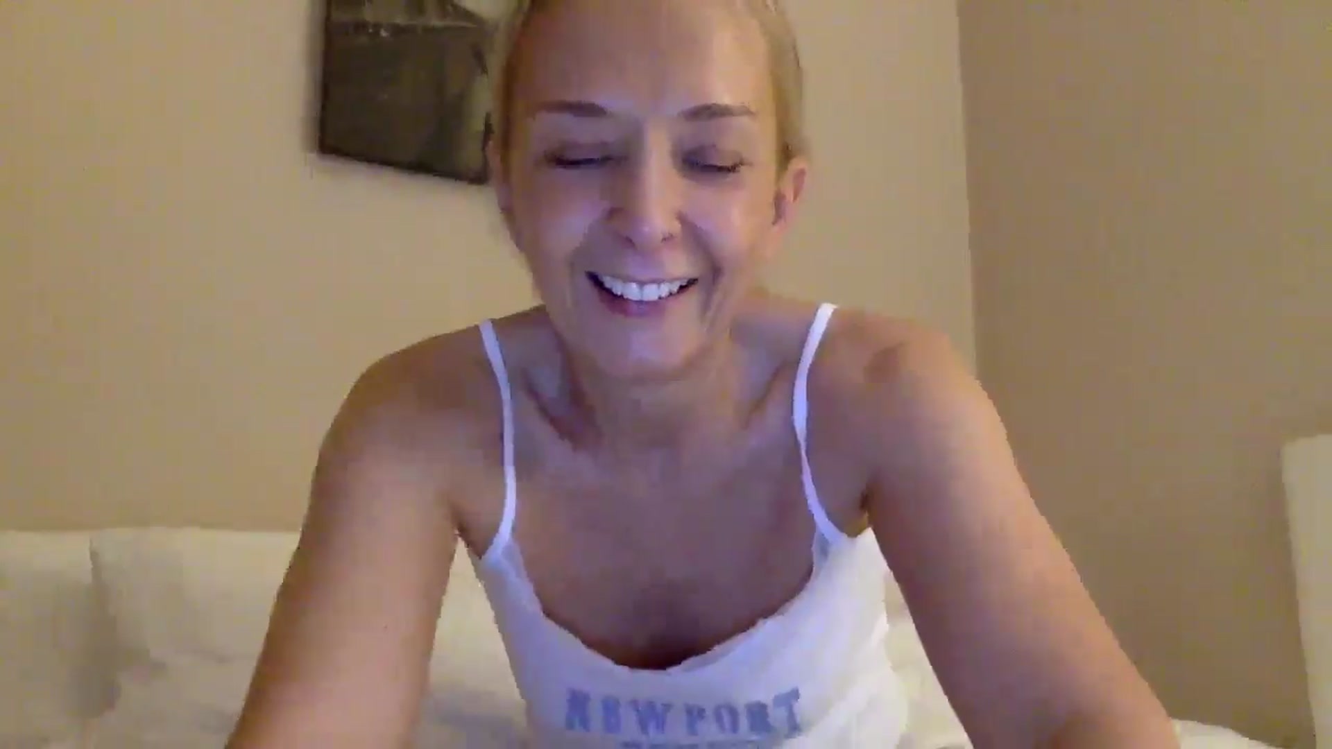Gallery image thumbnail from Aimee_Angel's myfreecams stream on, 07/18/2025, 18:29 image 19 of 20
