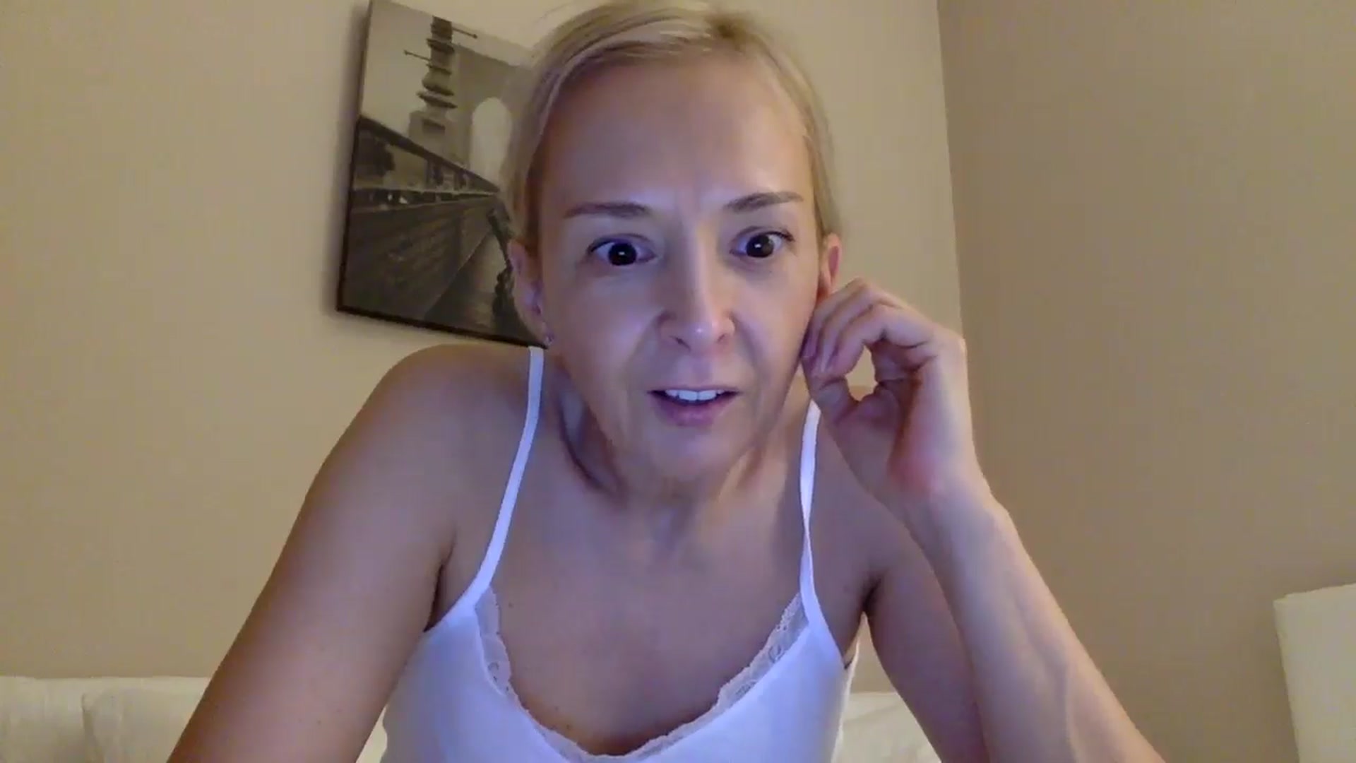 Gallery image thumbnail from Aimee_Angel's myfreecams stream on, 07/18/2025, 18:29 image 6 of 20