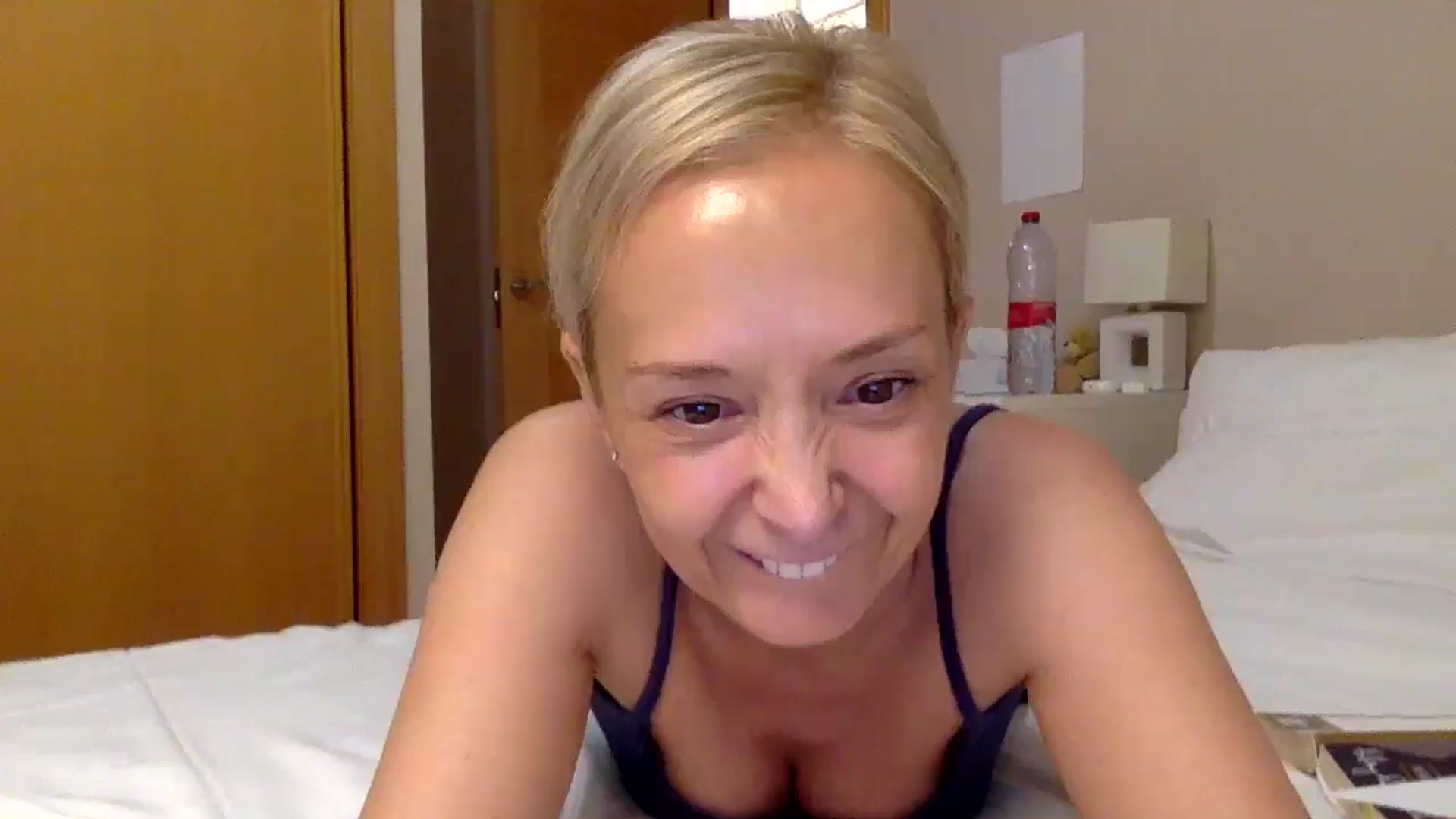 Gallery image thumbnail from Aimee_Angel's myfreecams stream on, 07/21/2025, 22:17 image 4 of 20