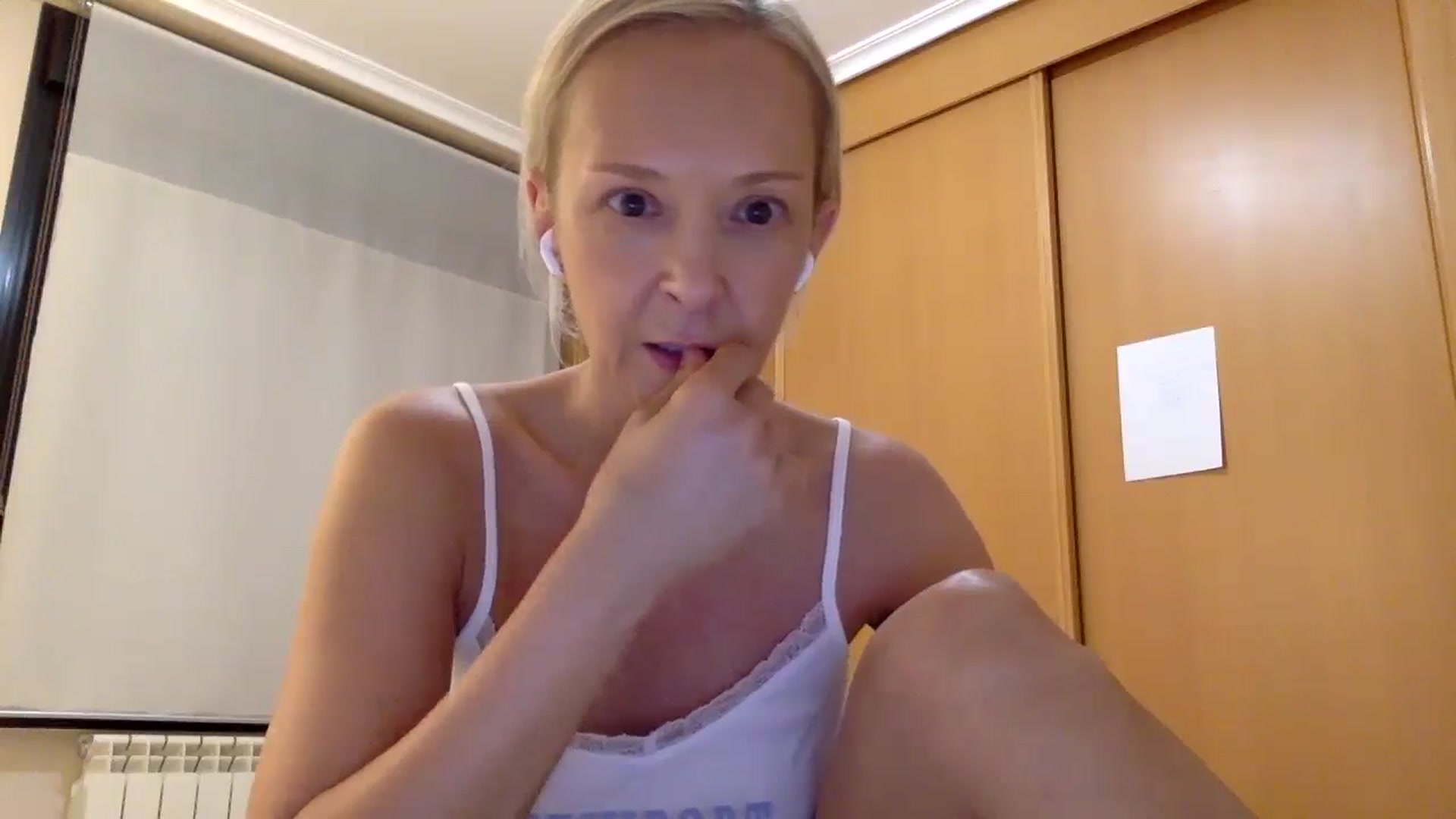 Gallery image thumbnail from Aimee_Angel's myfreecams stream on, 08/08/2025, 21:08 image 19 of 20