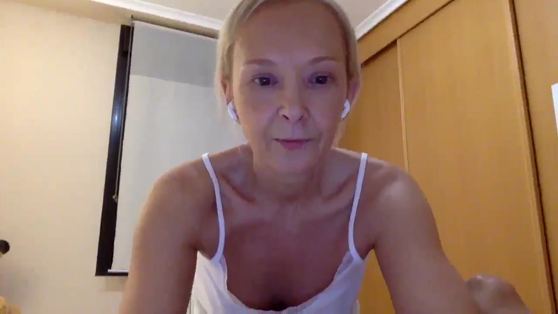 Gallery image thumbnail from Aimee_Angel's myfreecams stream on, 08/08/2025, 21:08 image 18 of 20