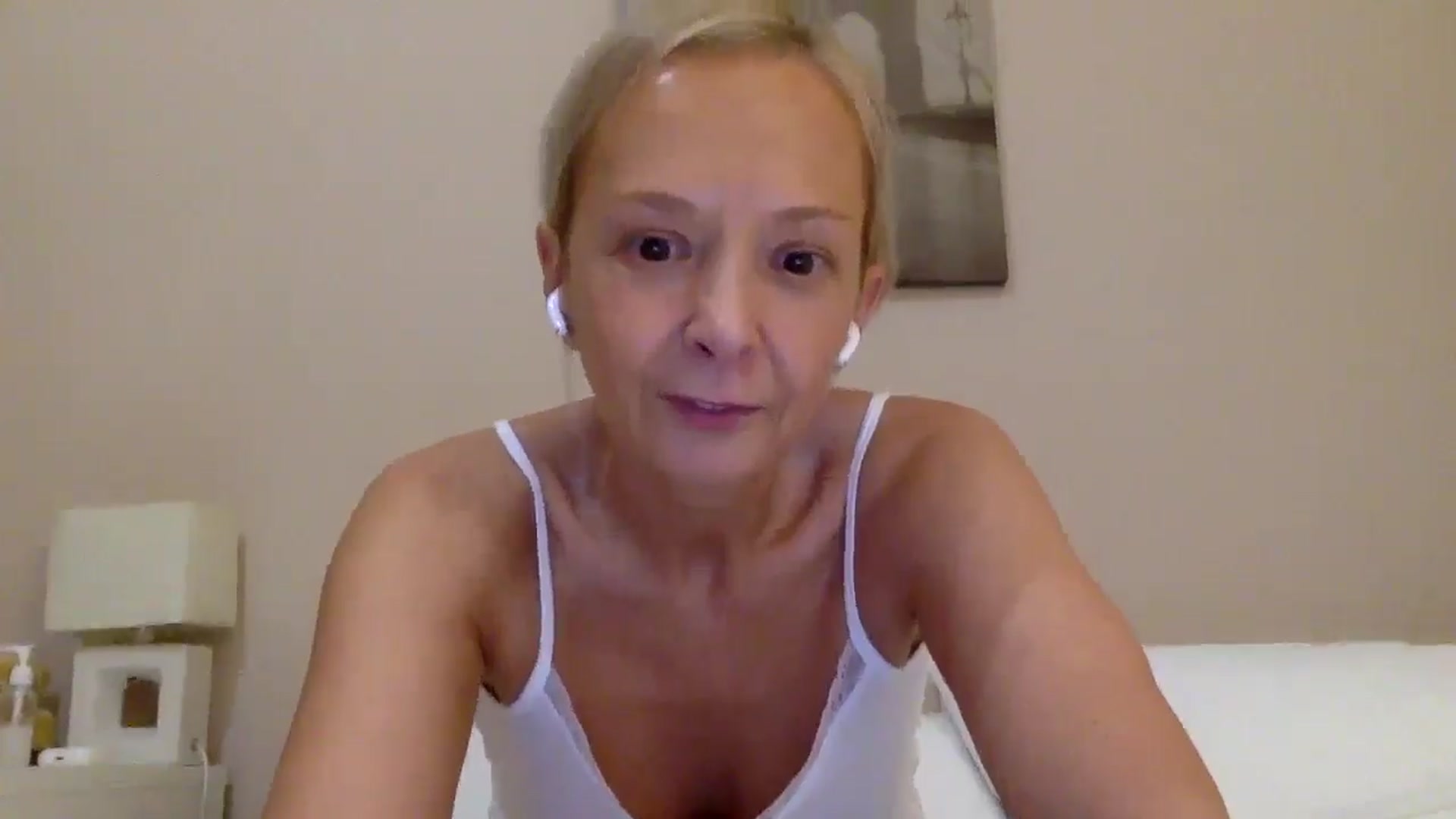 Gallery image thumbnail from Aimee_Angel's myfreecams stream on, 08/08/2025, 21:08 image 3 of 20